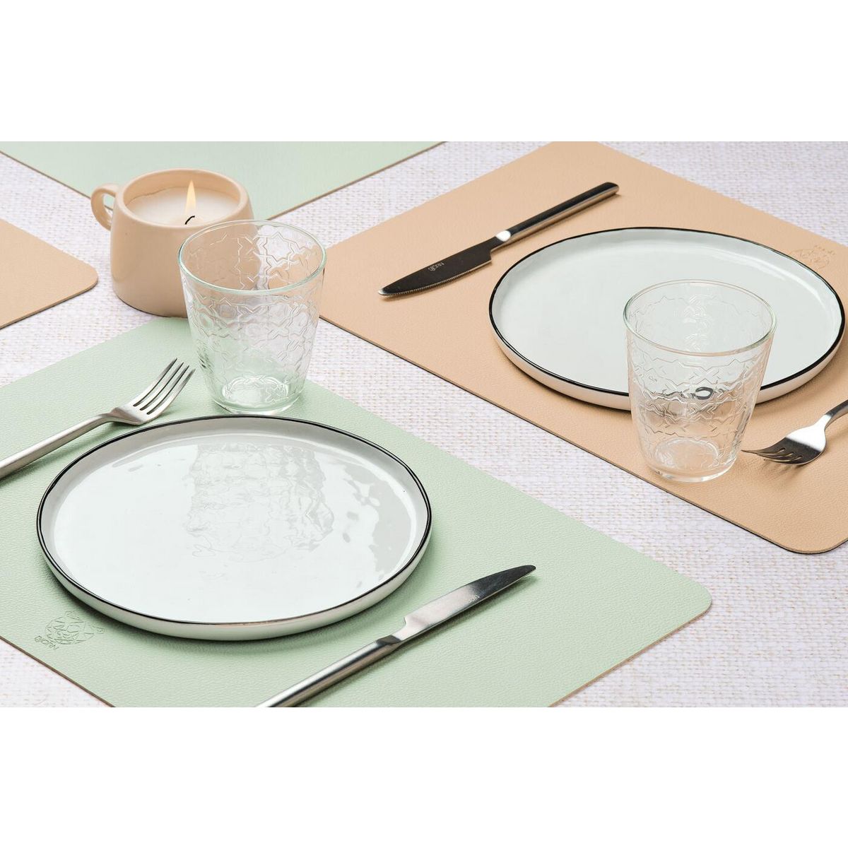 BJORN Set de table rectangulaire réversible - 6 pièces - Cuir recyclé rose pâle et vert pâle