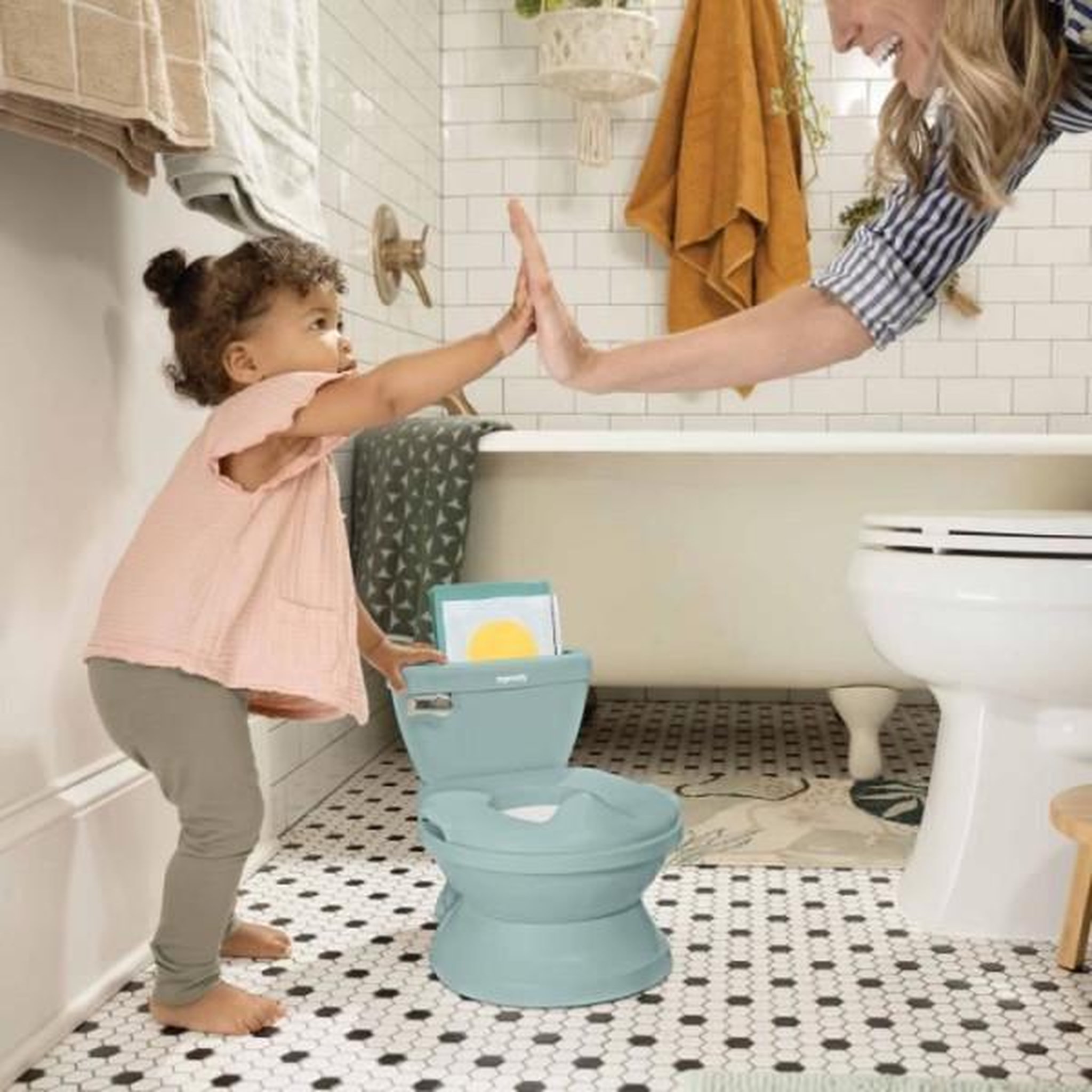 Voir la diapositive 2 : MARKET24 INGENUITY Mini Toilette enfant avec Réducteur de Toilette inclus, Chasse d'eau musicale et rangement lingette intégré Vert