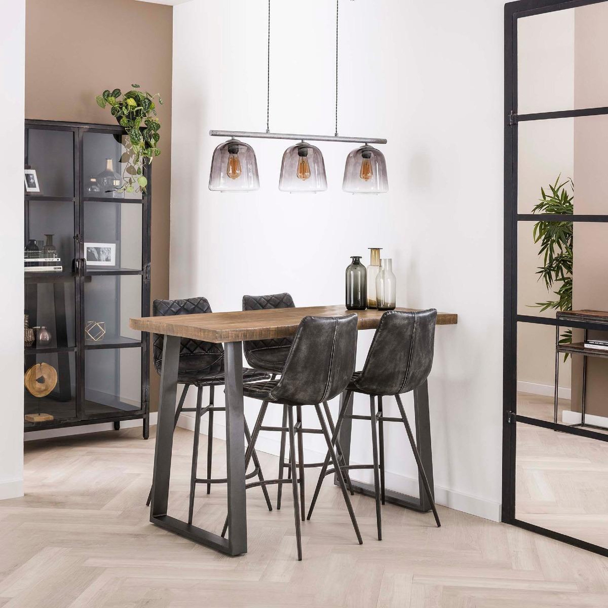 Voir la diapositive 3 : JLC KREATION Table de bar haute en bois massif trio