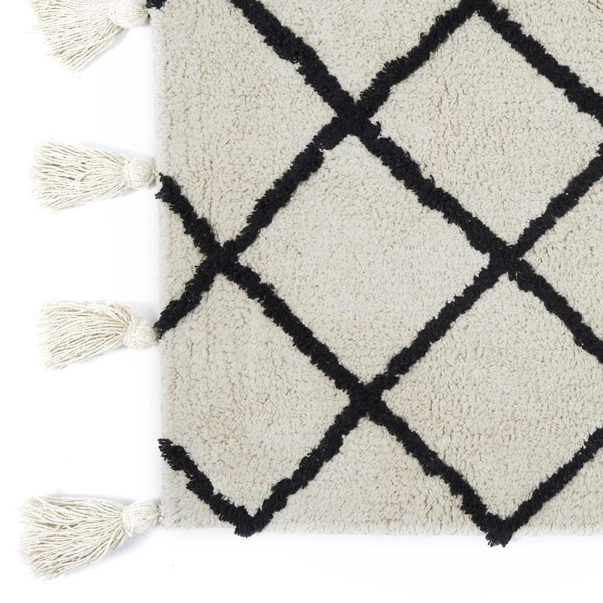 Voir la diapositive 3 : The Home Deco Factory Tapis berbère pompons 50x80 coton