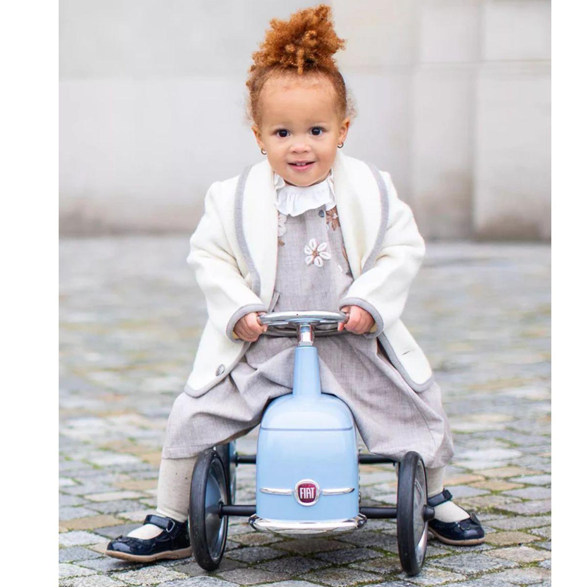 Voir la diapositive 3 : Baghera Véhicule enfant Roadster FIAT
