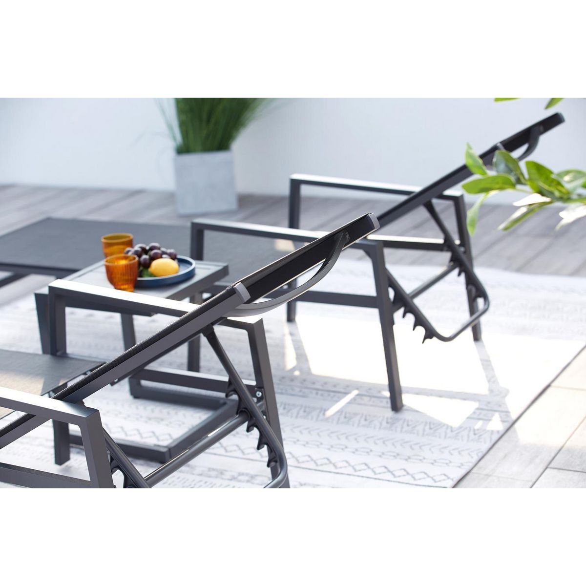 CONCEPT USINE Lot de 2 transats et une table d'appoint noir BARI