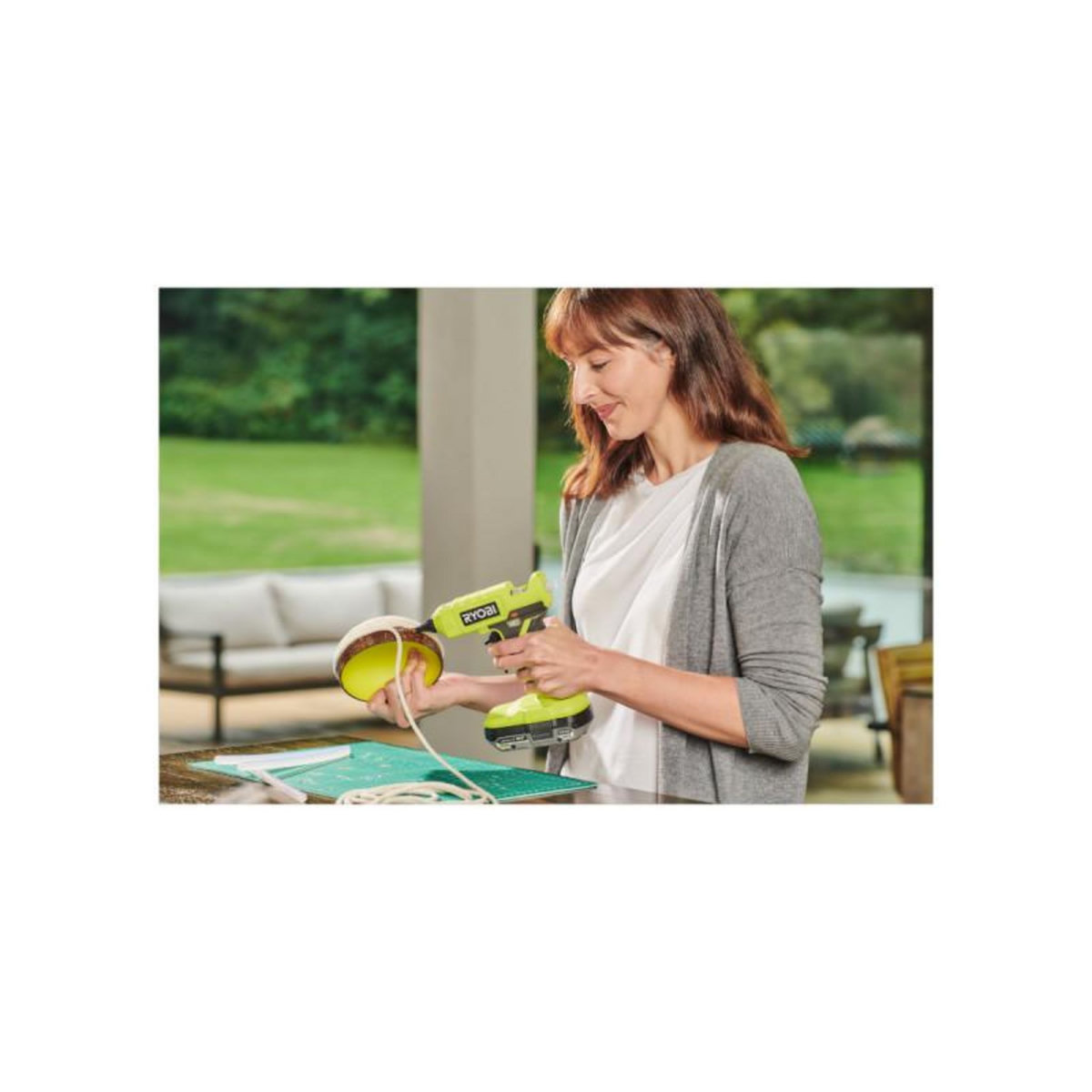 Ryobi Pistolet à colle RYOBI 18V One+ - Sans batterie ni chargeur - 3 bâtons de colle - RGLU18-0