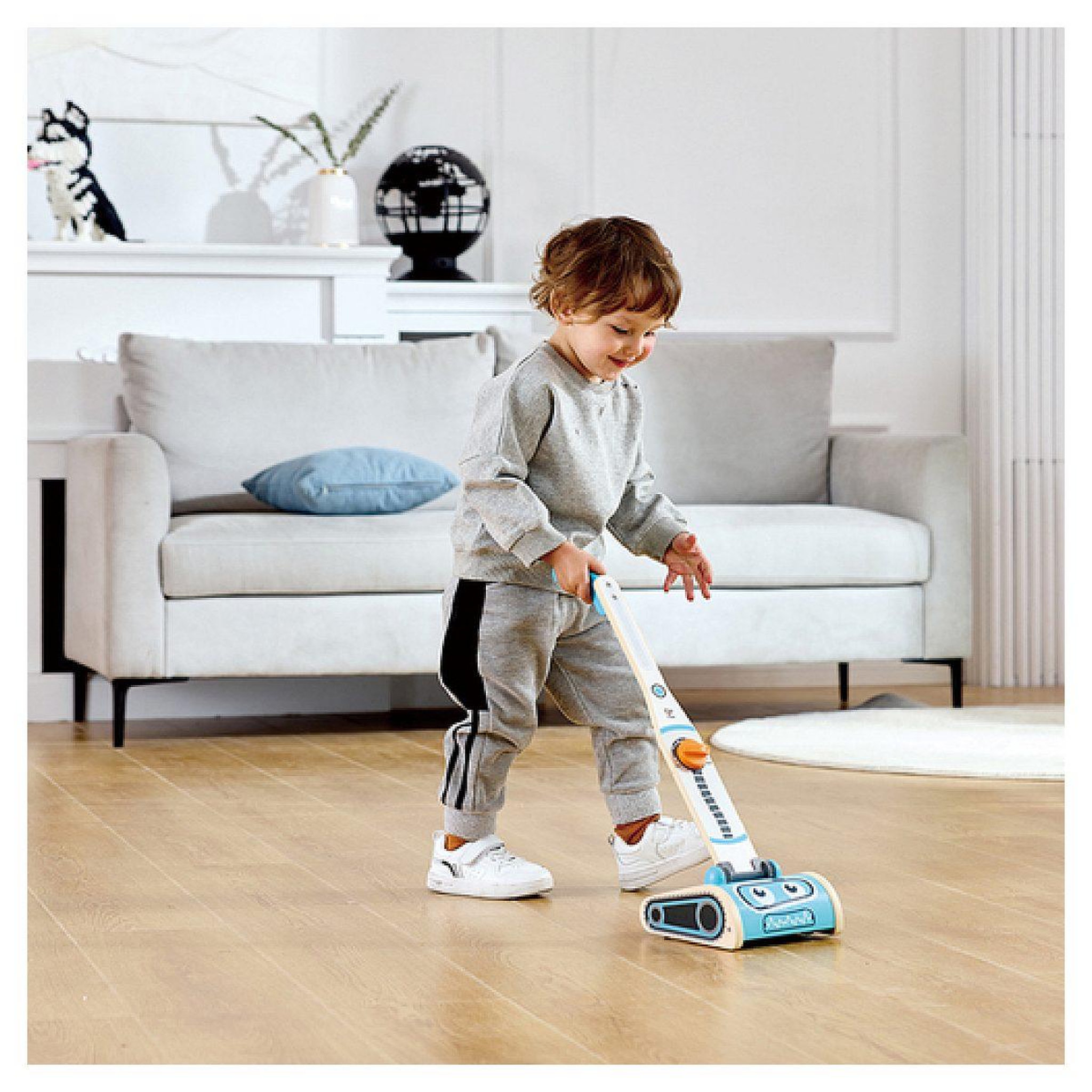 Voir la diapositive 4 : Hape Aspirateur vintage en bois