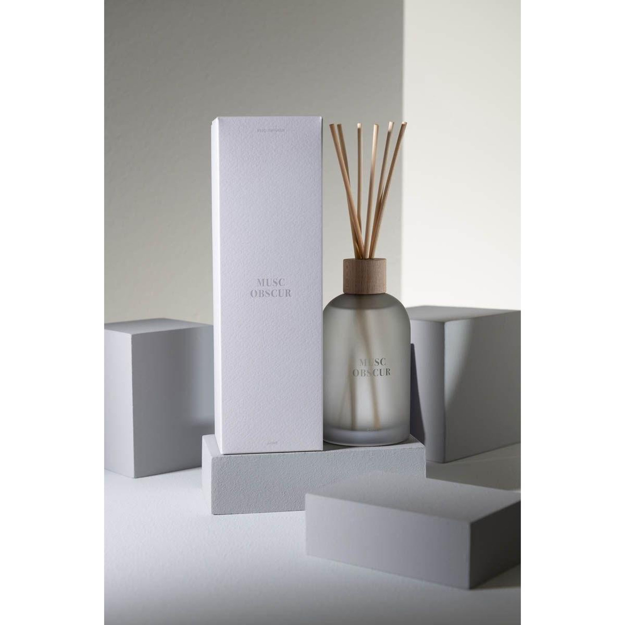 Voir la diapositive 6 : J-LINE Diffuseur de parfum  accords essentiels  250ml musc obscur