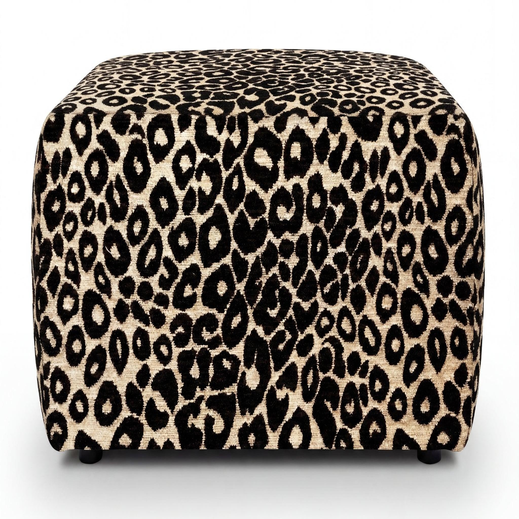 Voir la diapositive 1 : CASANOVA PARIS Elio - pouf en tissu imprimé animalier beige 74x74x41