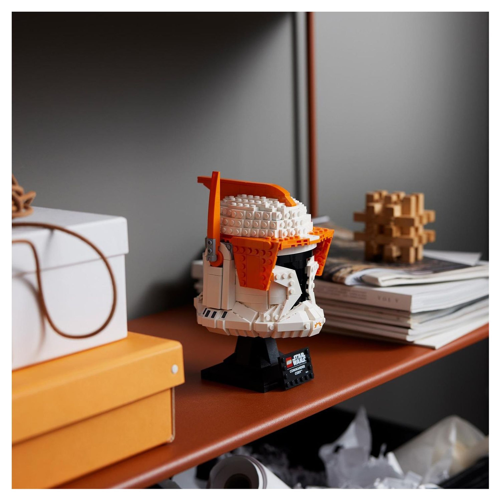 Voir la diapositive 6 : LEGO Star Wars 75350 - Casque Clone Commander Cody