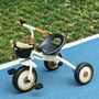 Voir la diapositive 2 : HOMCOM Tricycle enfant multi-équipé garde-boue sonnette panier pédales antidérapantes siège réglable avec dossier métal blanc