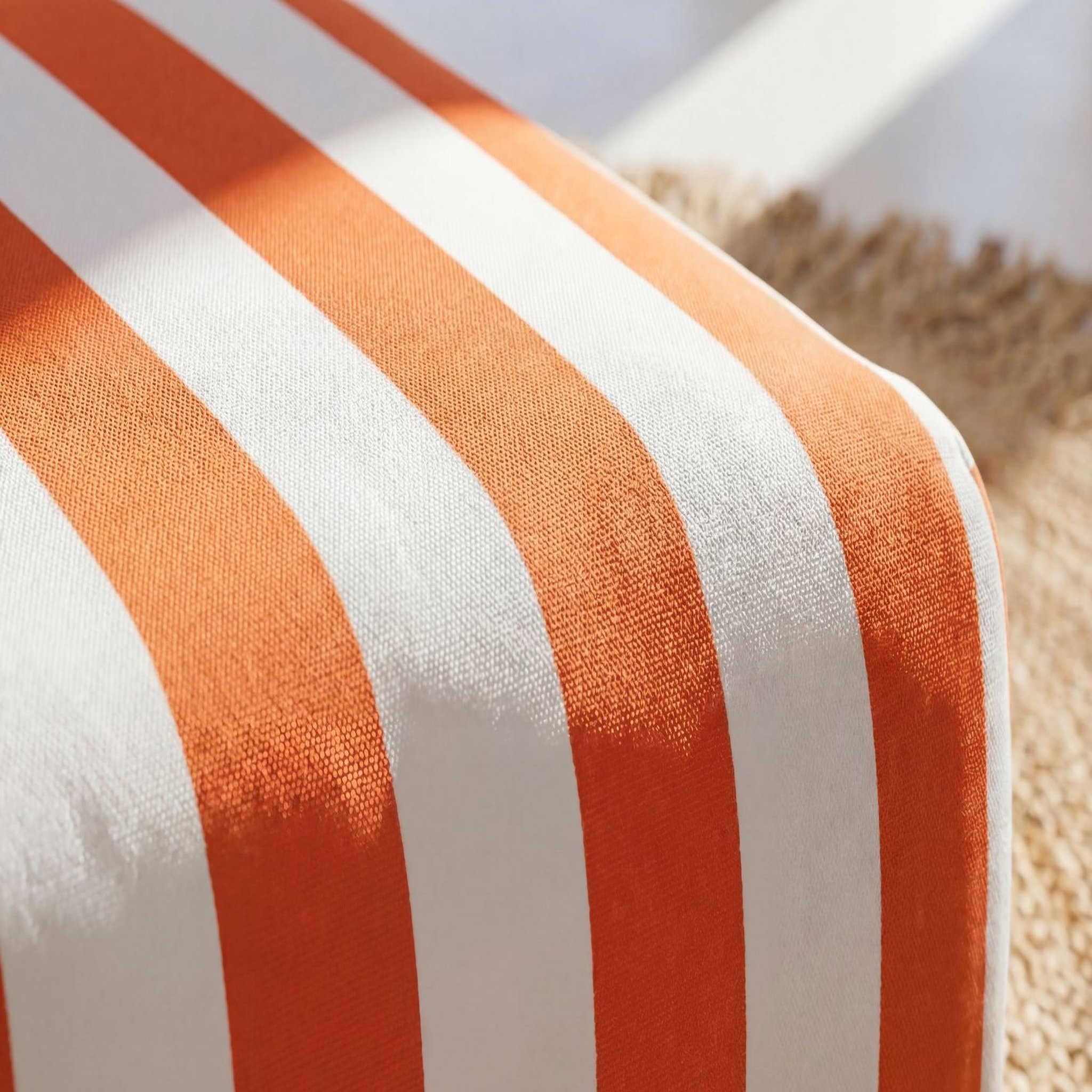 Voir la diapositive 5 : CASANOVA PARIS Elvis - pouf tissu rayé