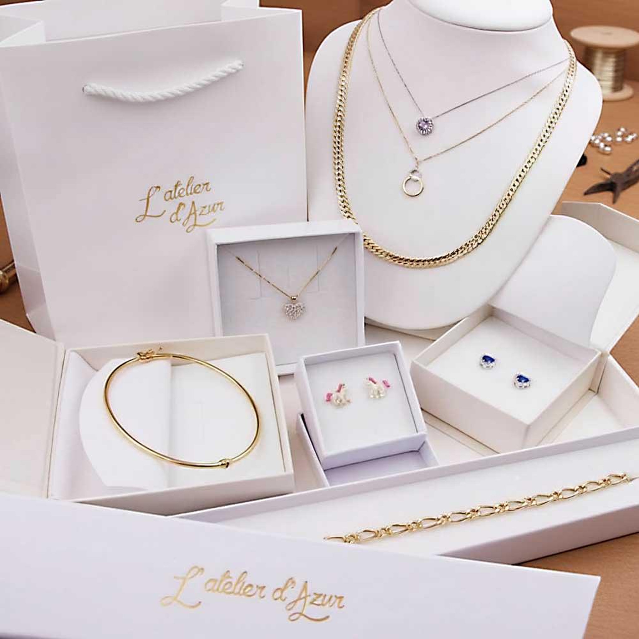 Voir la diapositive 4 : L'ATELIER D'AZUR Médaille Croix Or Jaune - Chaine Dorée Offerte - Femme ou Enfant
