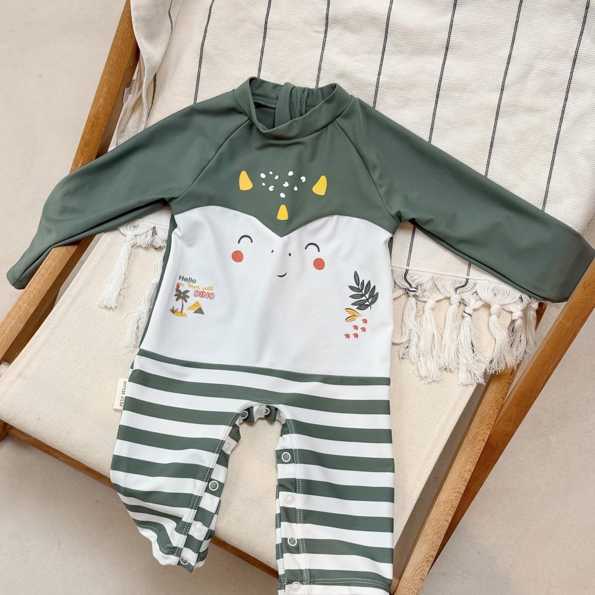 Voir la diapositive 4 : Petit Béguin Combinaison de bain bébé manches longues protection uv hello dino