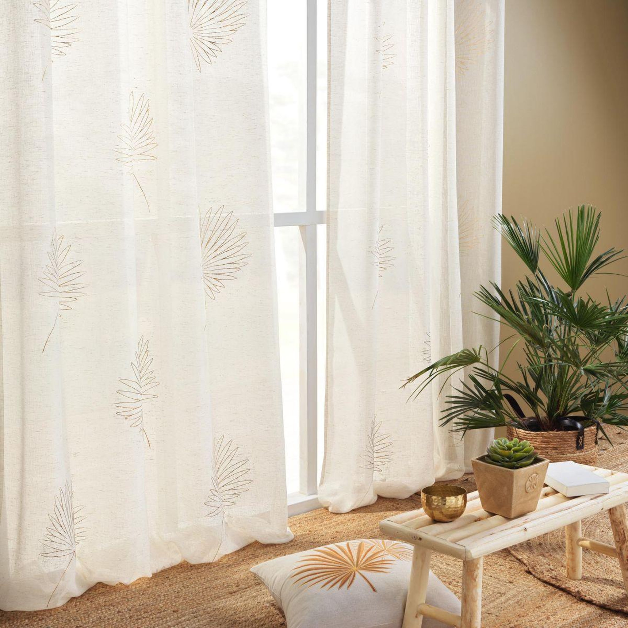 Voir la diapositive 4 : Douceur d'Intérieur Rideau voilage à œillets imprimé  lotus  140x240cm beige