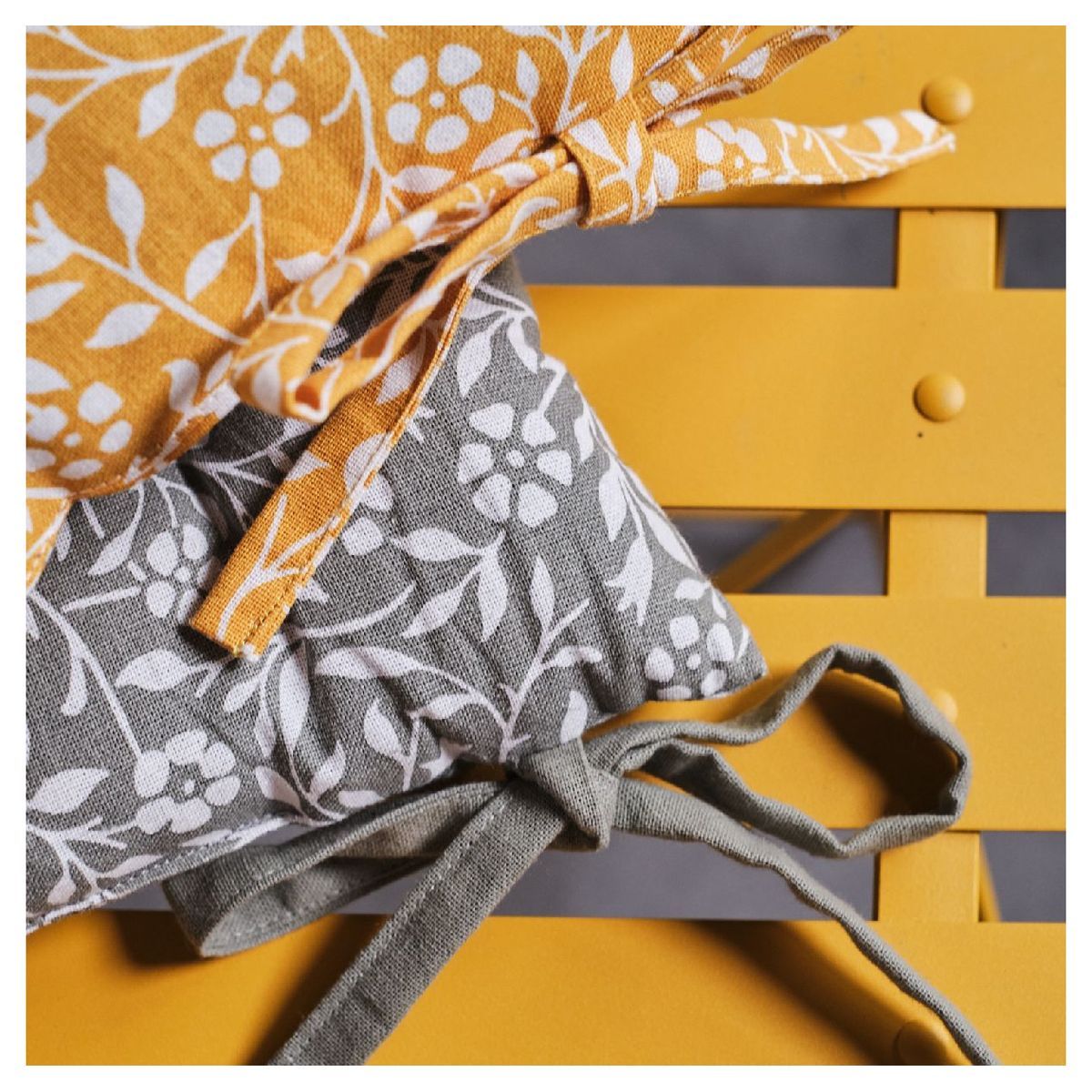 TODAY Galette de chaise matelassée en coton fantaisie avec nouettes INDIAN FLOWERS