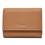 CALVIN KLEIN JEANS Portefeuille  Femme Calvin Klein Jeans Ck Must. Coloris disponibles : Marron