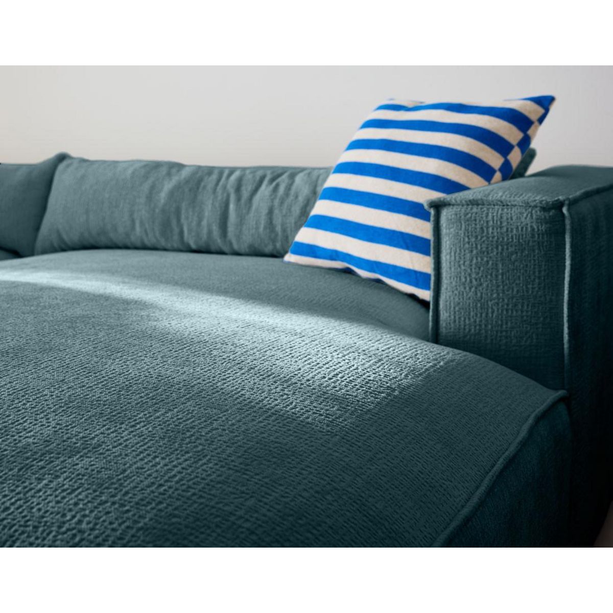 LISA DESIGN Ela - canapé d'angle droit 4 places - en tissu velours relief