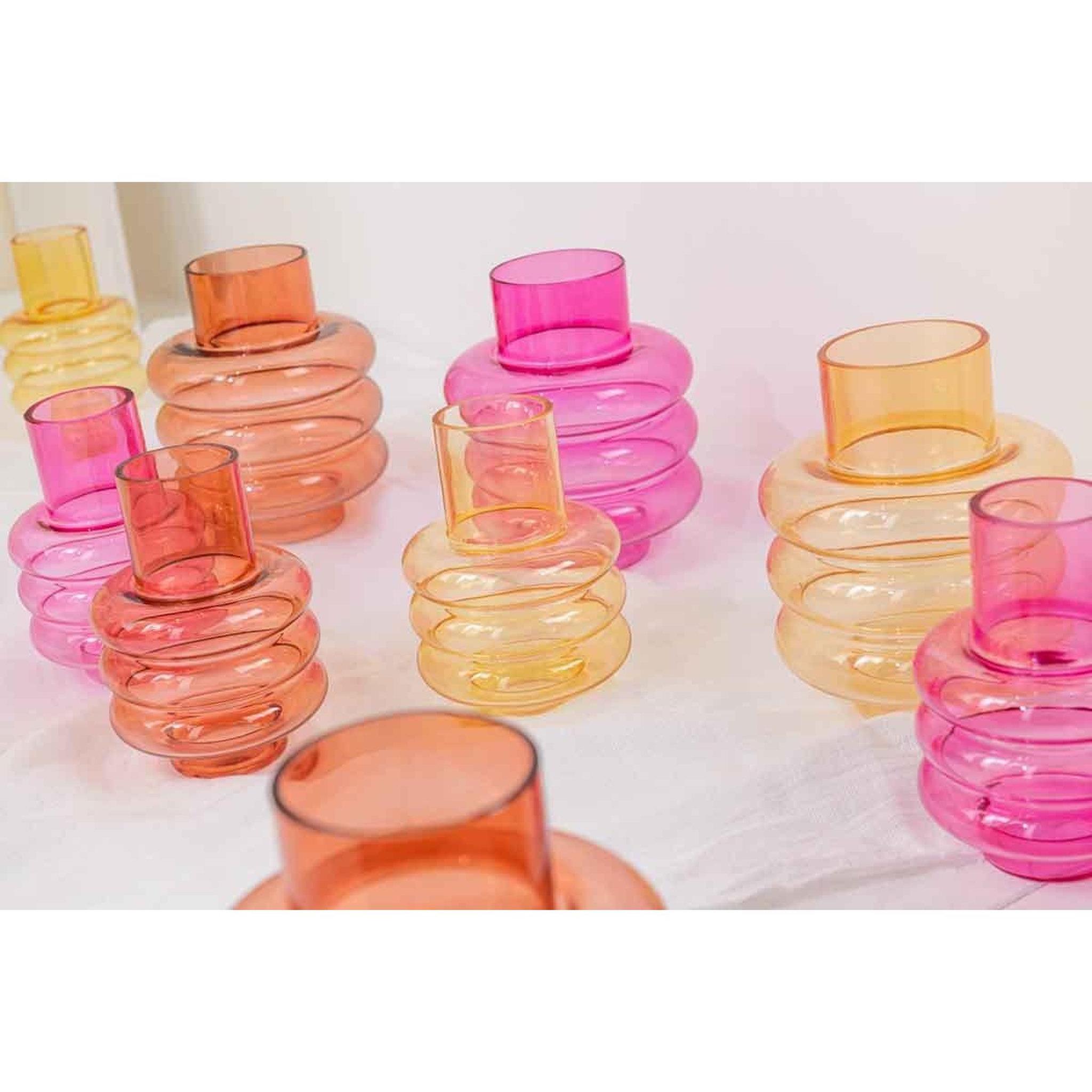 Voir la diapositive 4 : J-LINE Vase design en verre  lima  22cm ocre