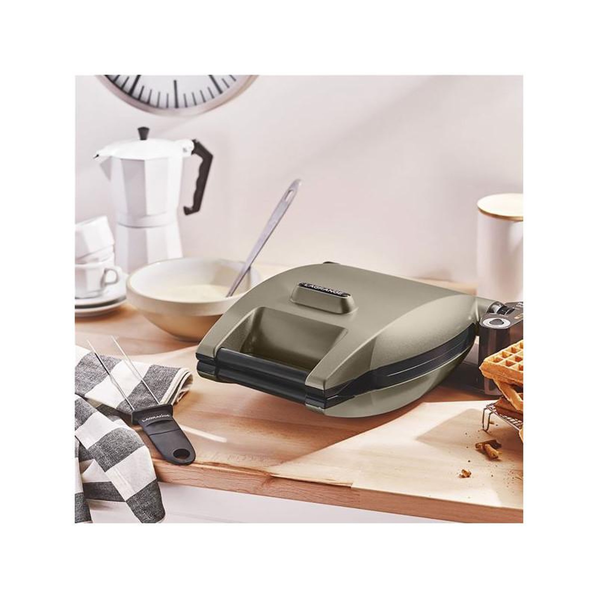 Voir la diapositive 4 : LAGRANGE Gaufrier 1200w taupe - 19424