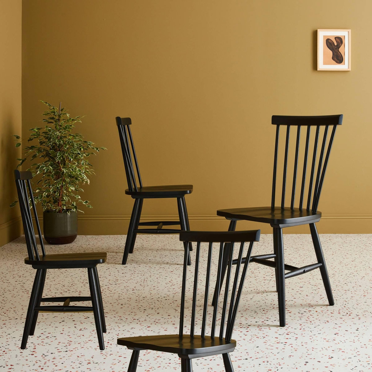 SWEEEK Lot de 4 chaises noires à barreaux en bois d'hévéa. ROMIE. L 50.8 x P 44.2 x H 90cm