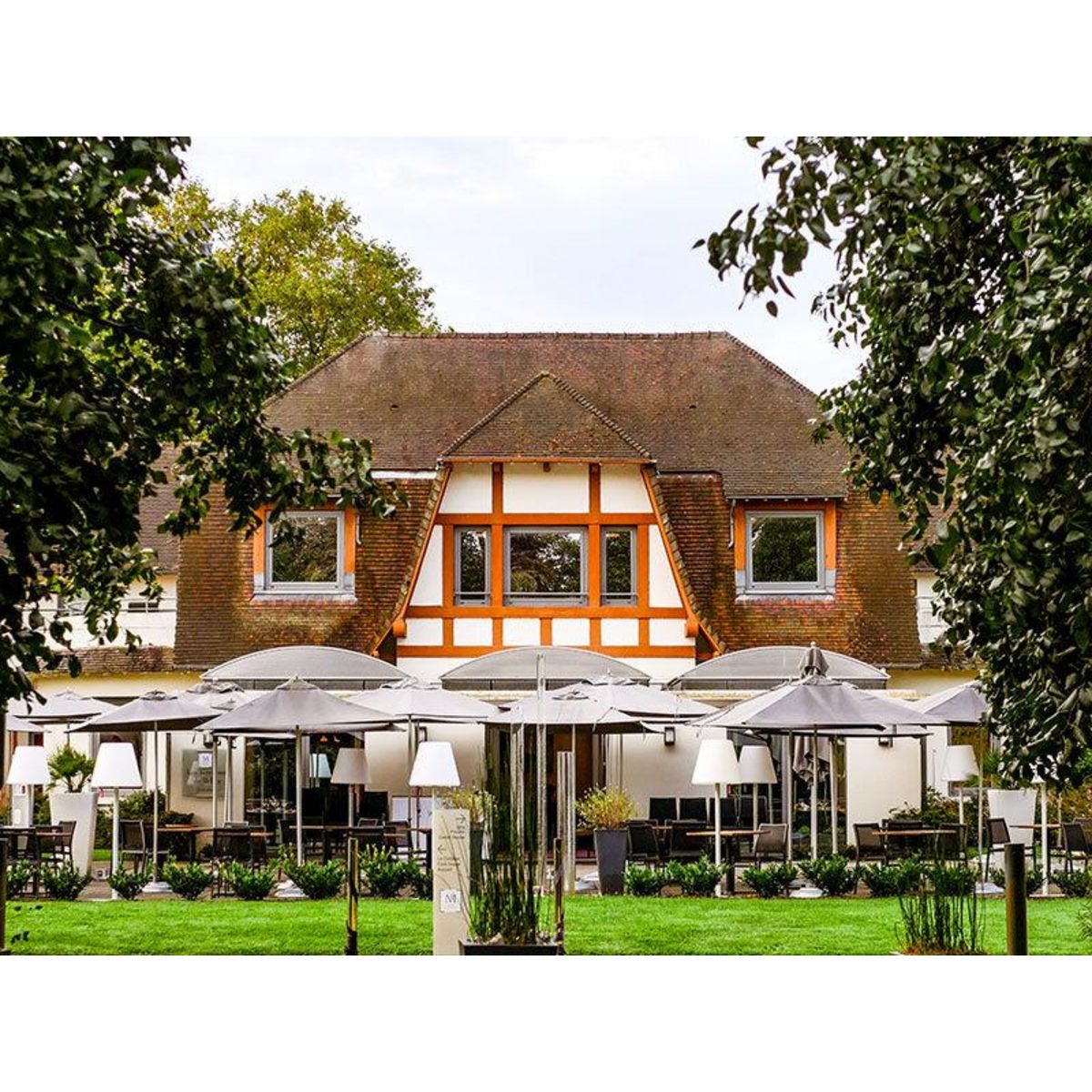 Smartbox 1h d'accès au Spa by Sothys en hôtel 4* avec massage californien pour 2 près de Paris - Coffret Cadeau Bien-être