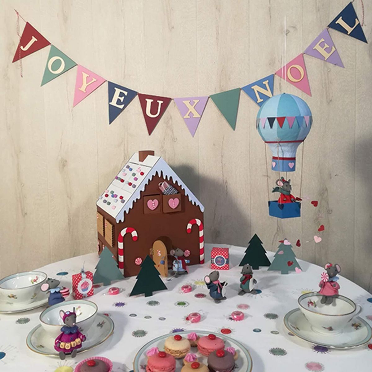 Artemio Calendrier de l'Avent bois maison en pain d'épices 33 x 26 x 23 cm