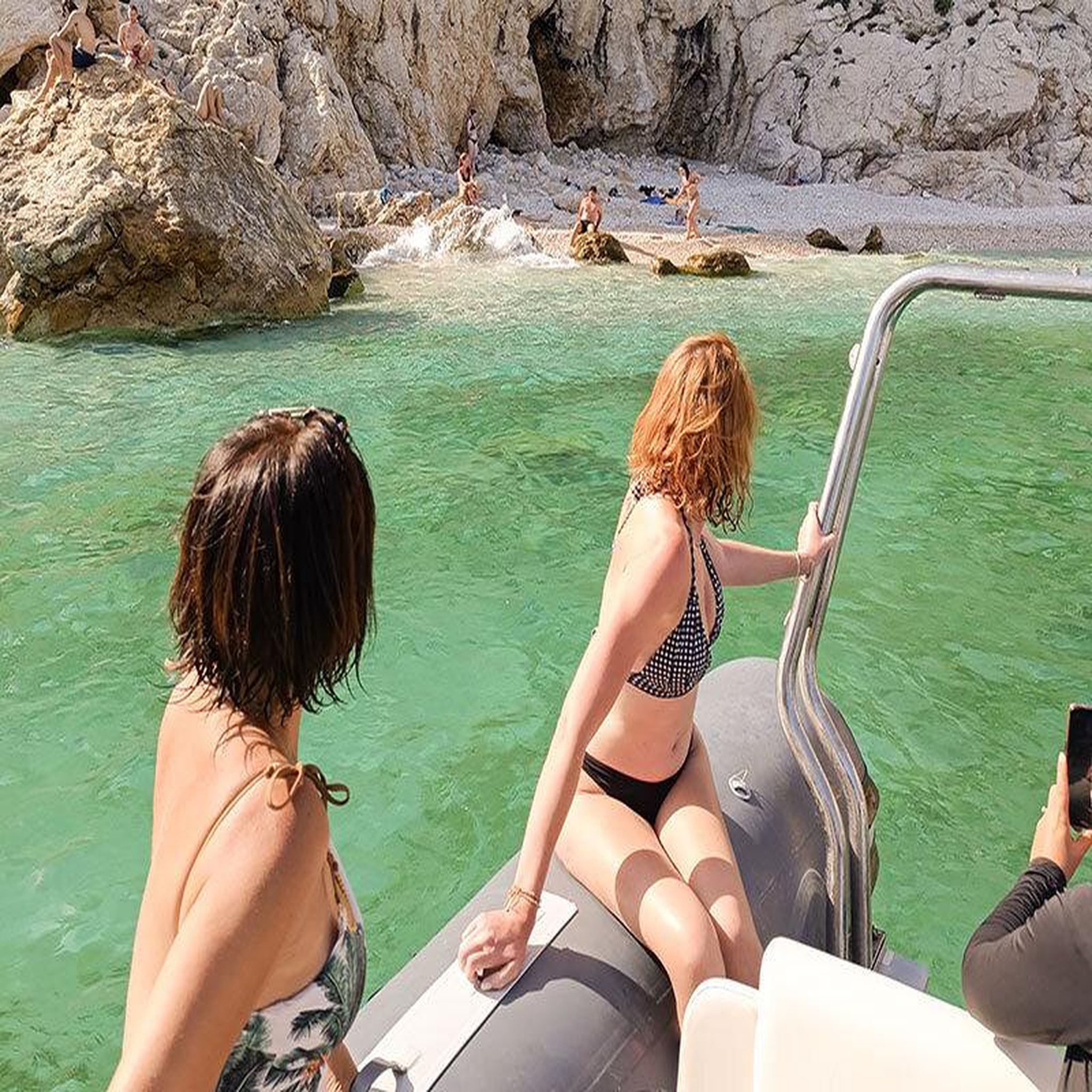 Voir la diapositive 3 : Smartbox Croisière au coucher du soleil dans l'archipel du frioul avec apéritif ou plateau de fruits de mer pour 2 - coffret cadeau sport & aventure