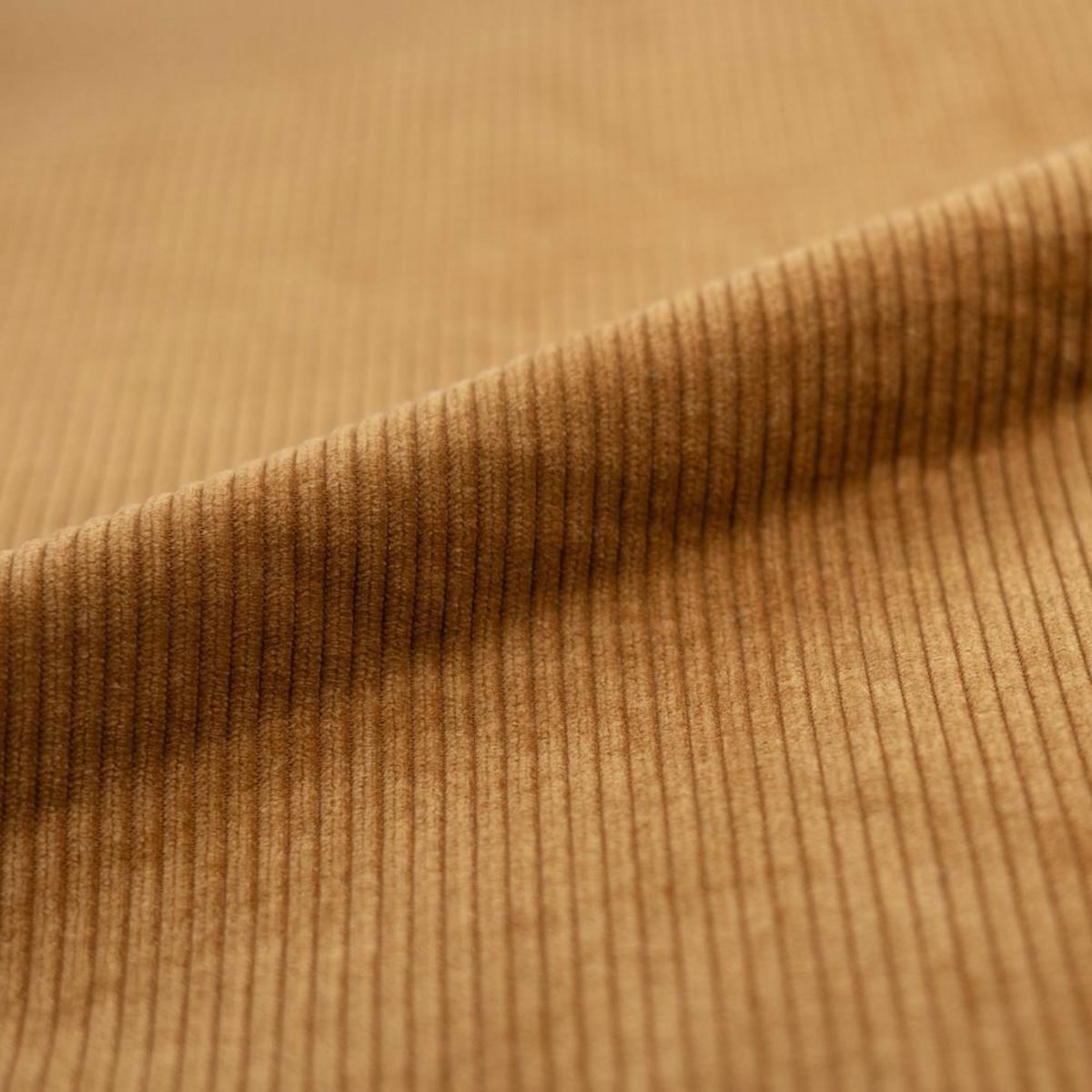 Rendez vous déco Lot de 2 chaises en velours côtelé vert kaki et dossier en noyer - Jade