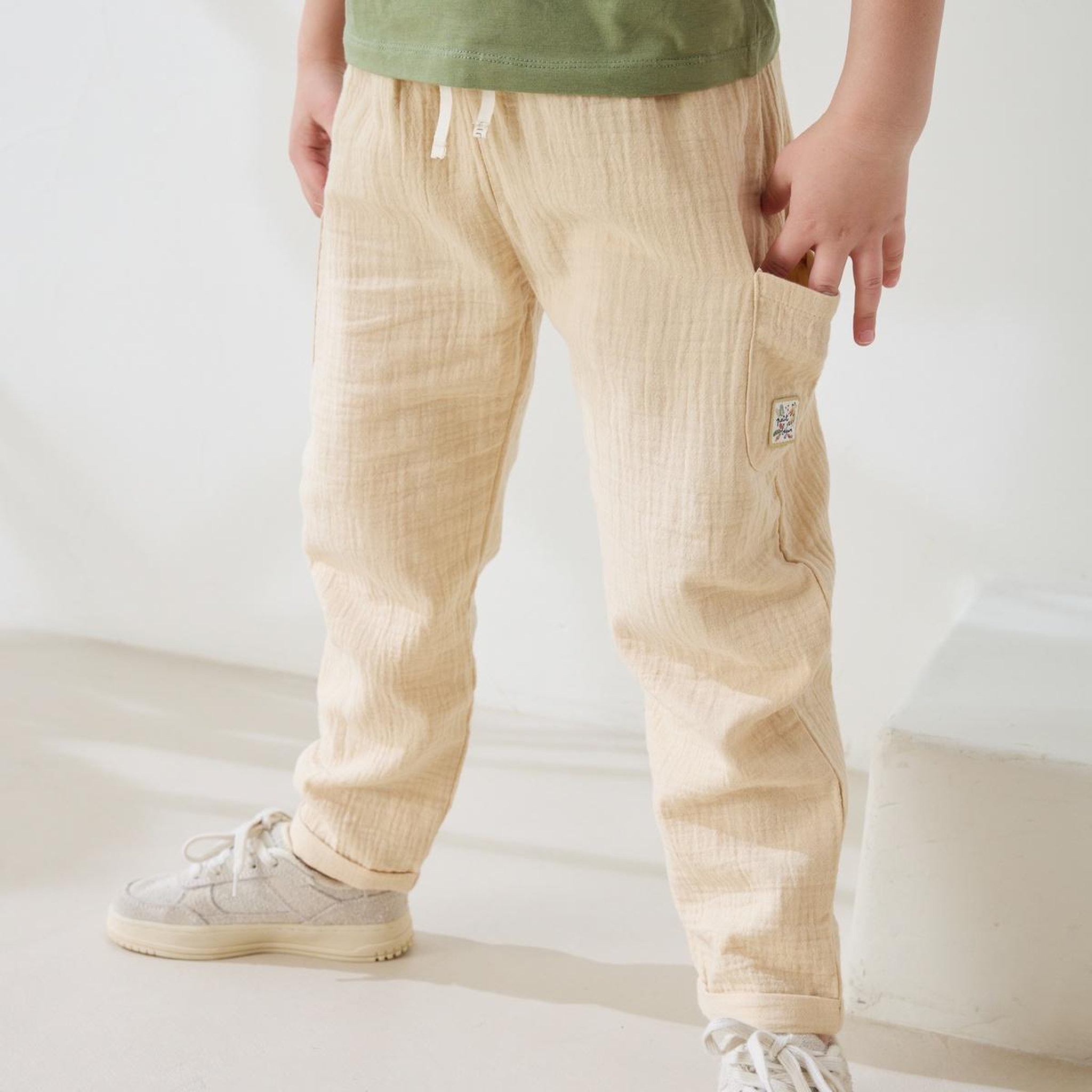 Voir la diapositive 5 : Petit Béguin Pantalon enfant en gaze de coton gabin