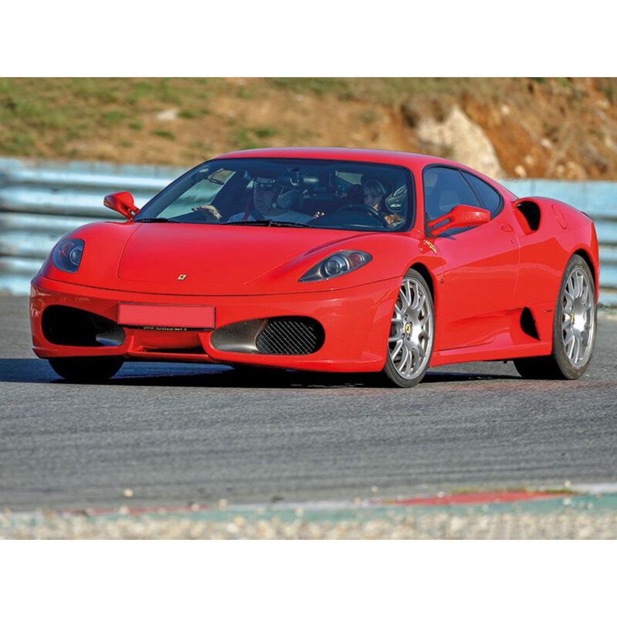 Smartbox Stage de pilotage de 5 tours sur circuit aux commandes d'une Ferrari - Coffret Cadeau Sport & Aventure