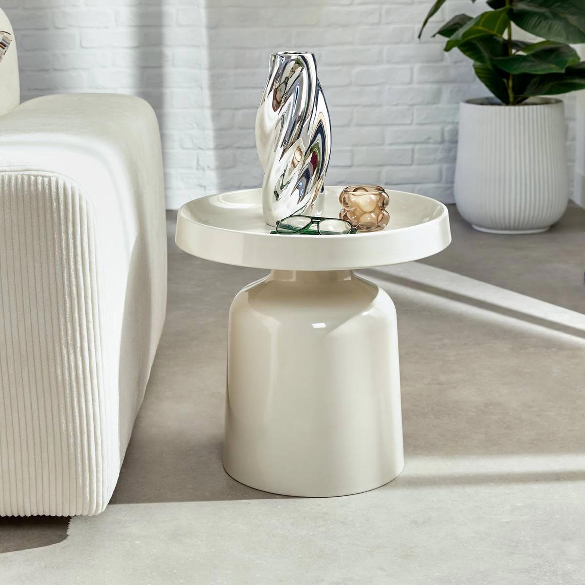 Voir la diapositive 3 : ATMOSPHERA Table d'appoint en métal  abadi  43cm beige