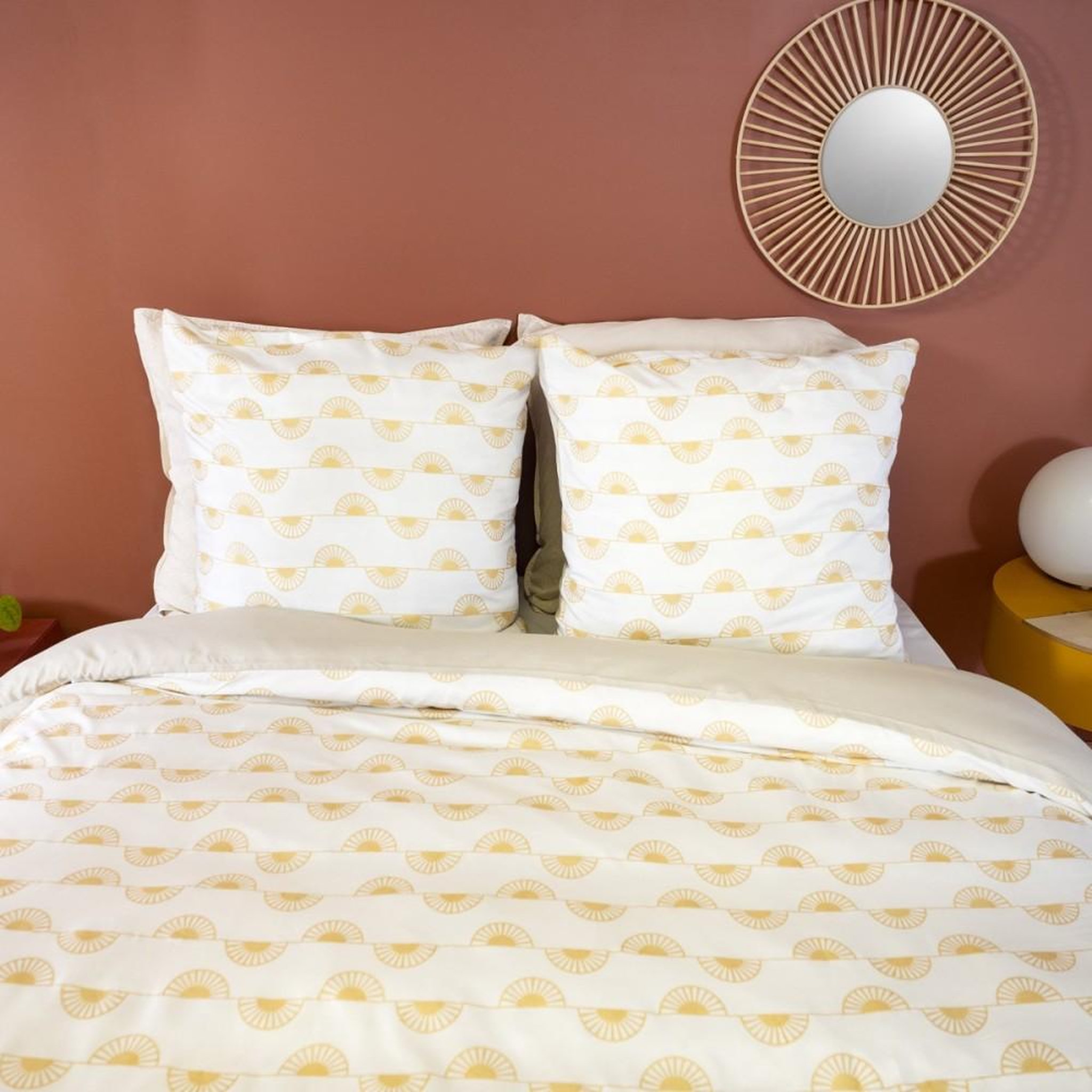 Voir la diapositive 1 : COTE DECO Housse de couette 240x220 HELIS + 2 taies microfibre