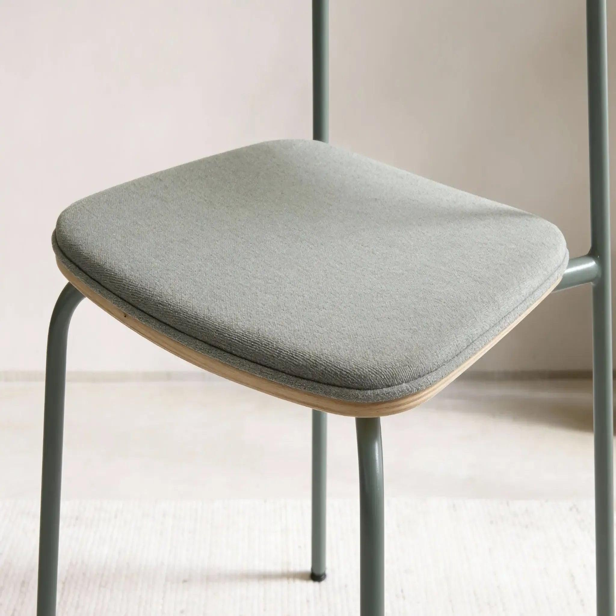 Voir la diapositive 3 : CASANOVA PARIS Olen - lot de 2 chaises pieds en métal