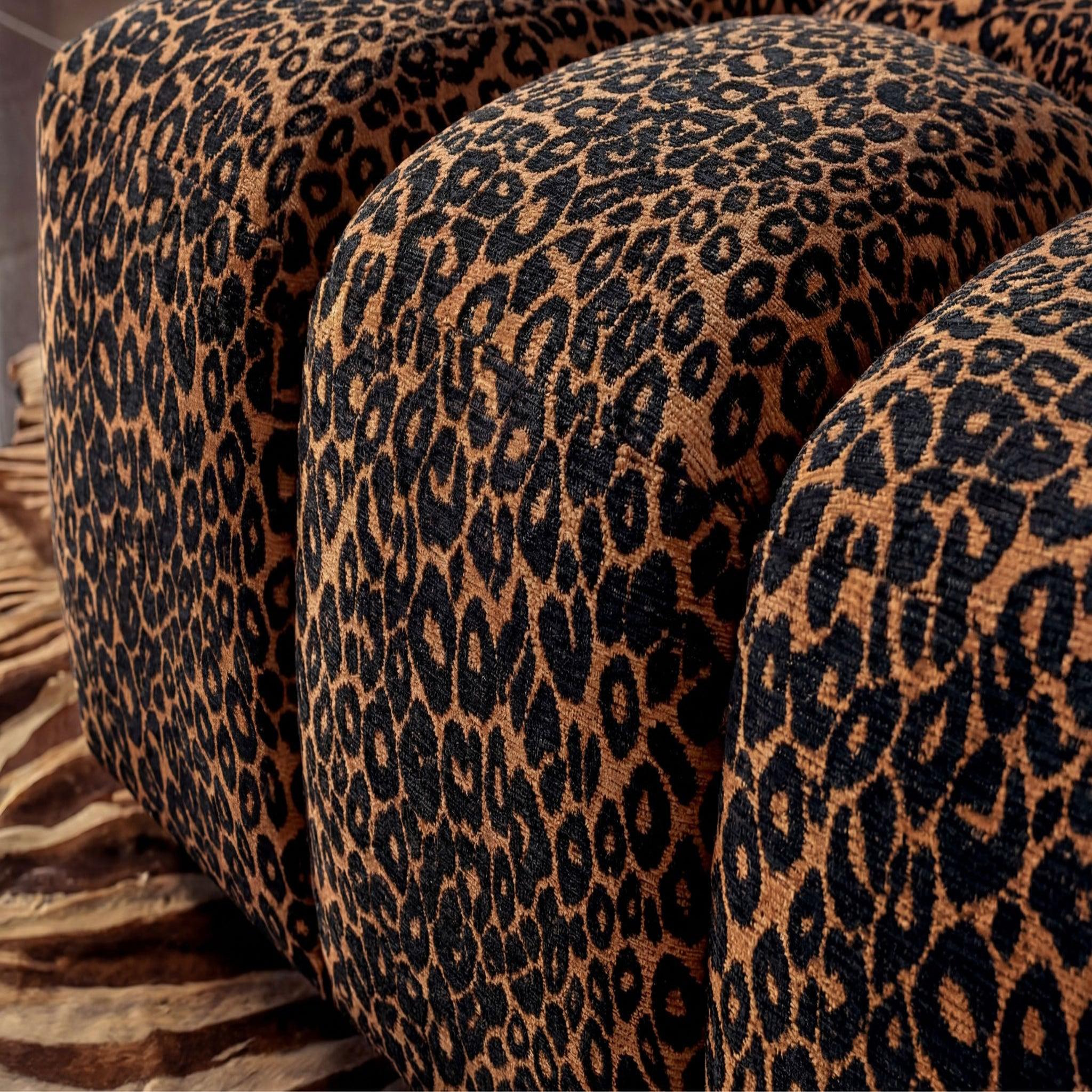 Voir la diapositive 4 : CASANOVA PARIS Alexia - pouf en tissu imprimé animalier 120x60x40