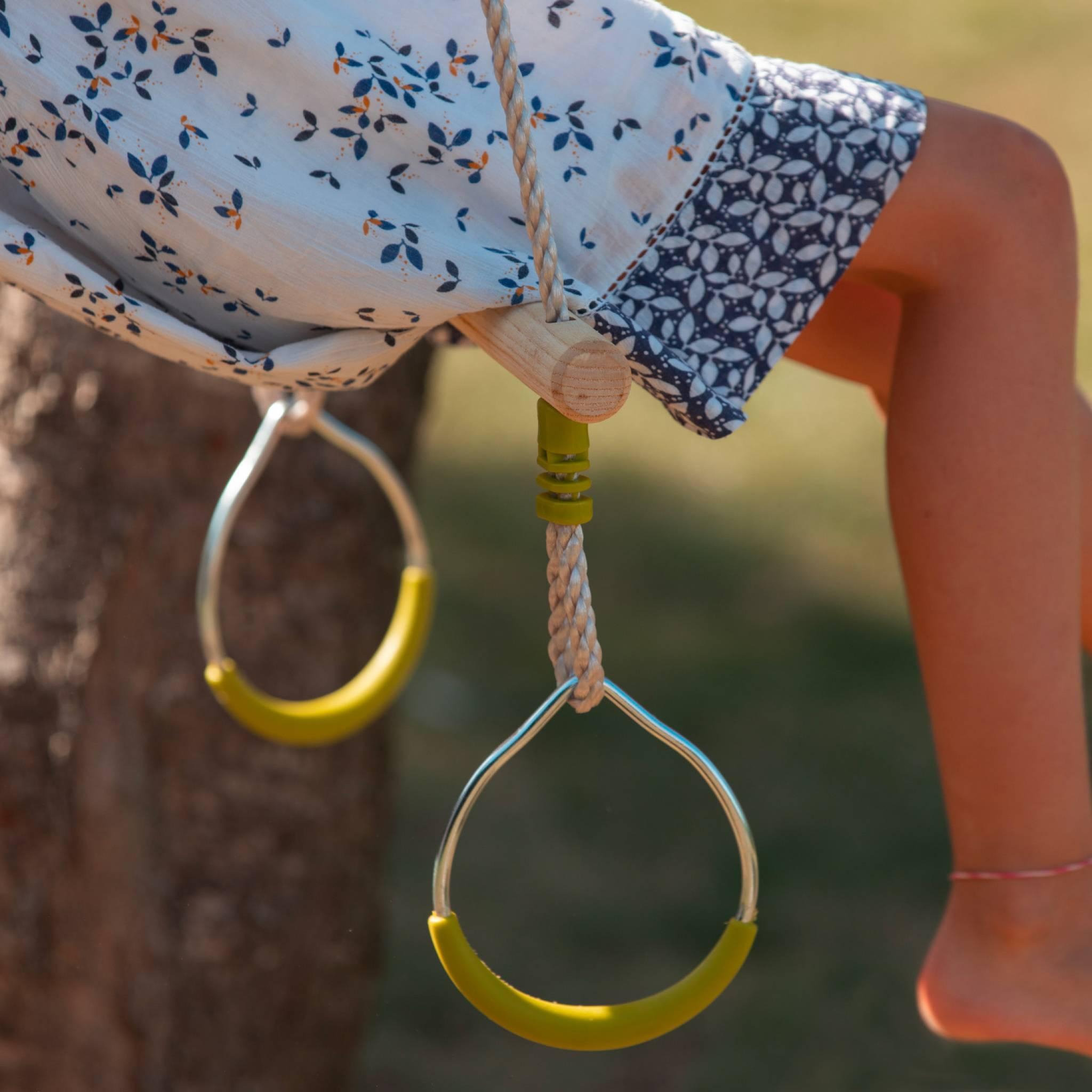 Voir la diapositive 3 : SWEEEK Trapèze bois avec paire d'anneaux métal pour portique de 2 à 2.5m. agrès balançoire. accessoire