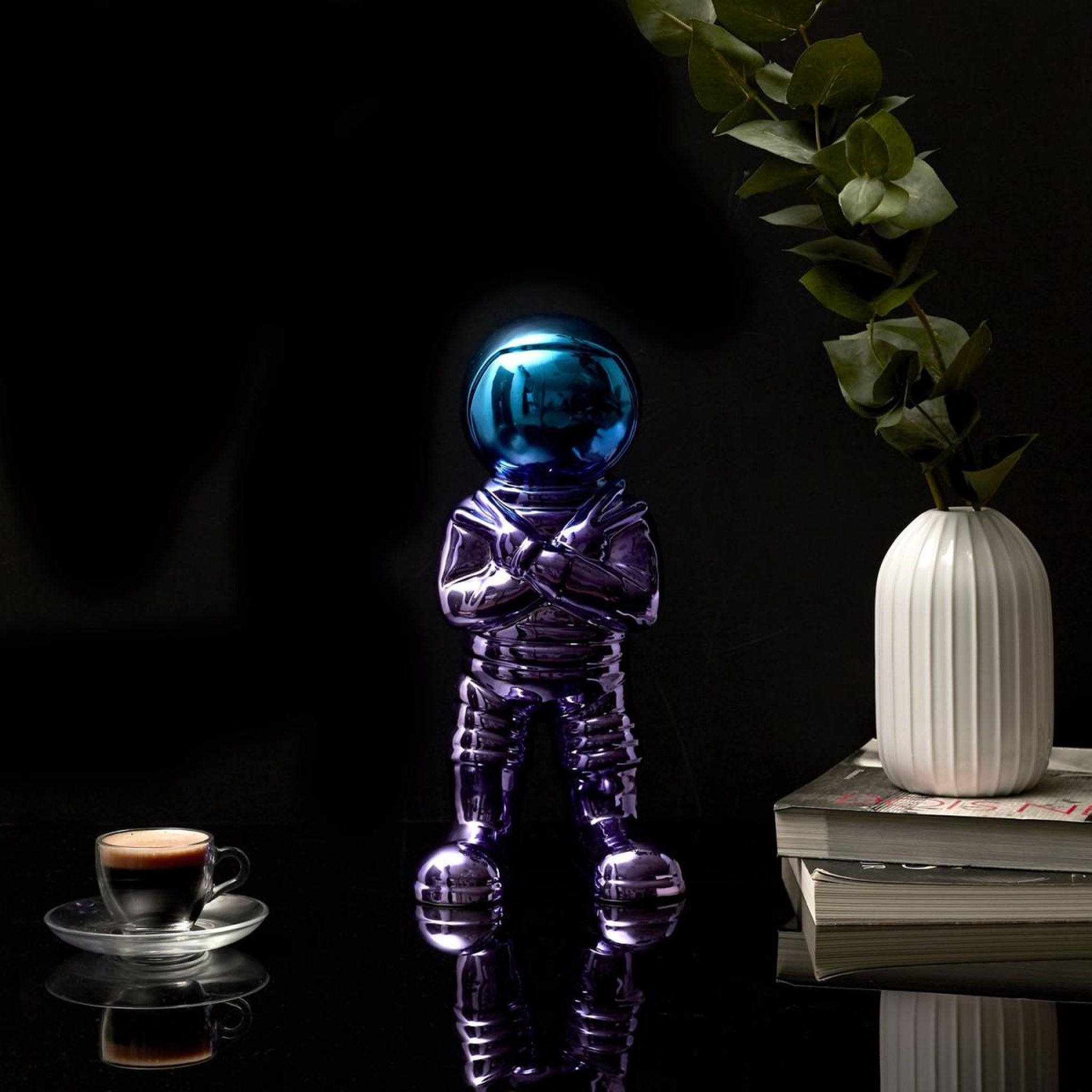 Voir la diapositive 5 : The Home Deco Factory Statuette astronaute  electroplate  33cm multicolore