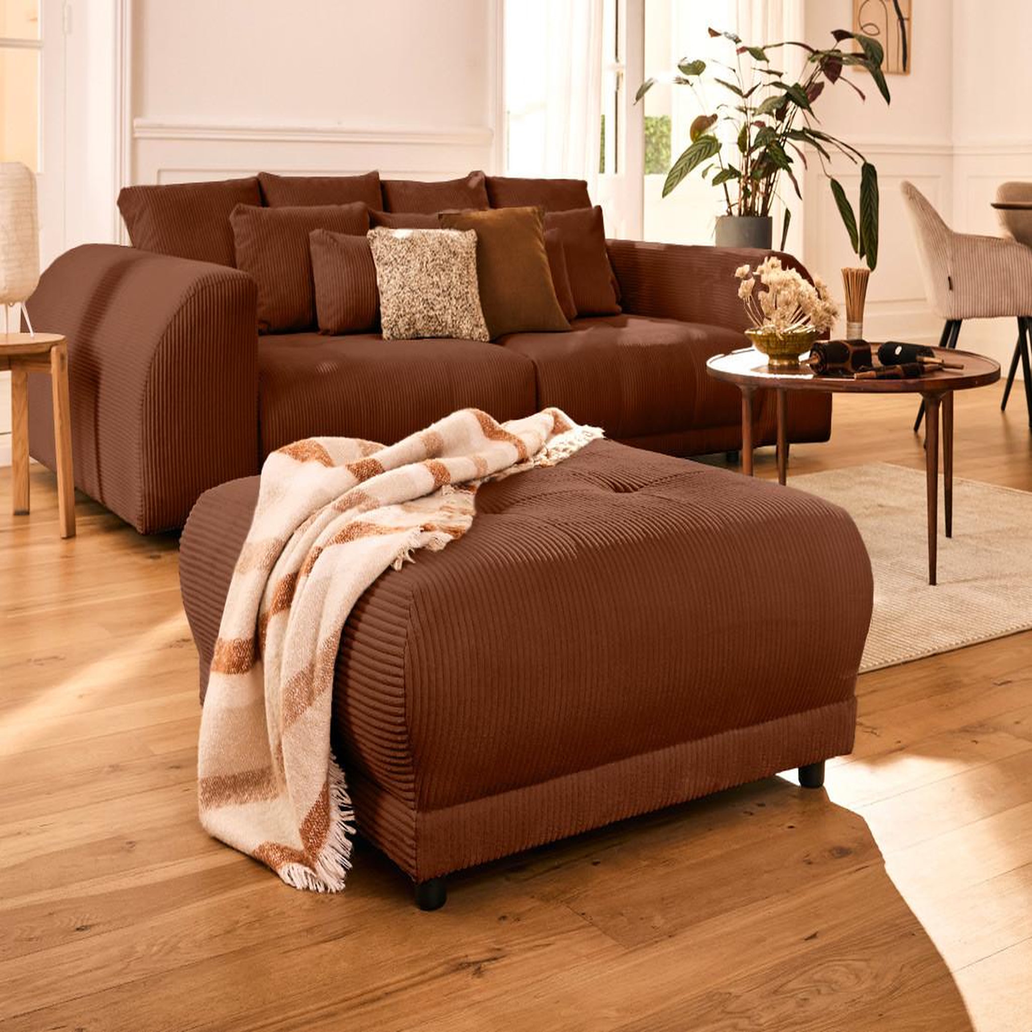 Voir la diapositive 6 : LISA DESIGN Amadora - pouf en velours côtelé
