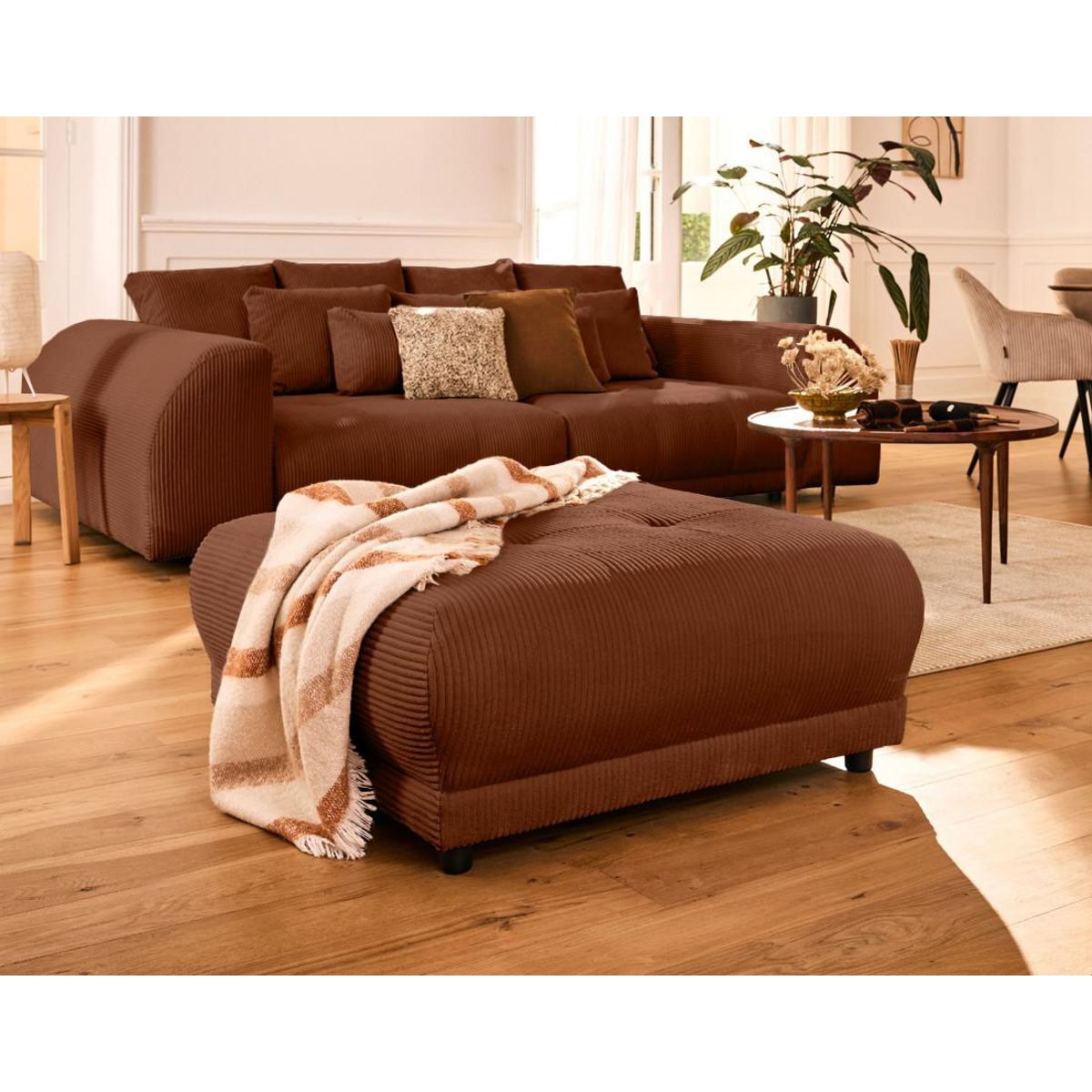 LISA DESIGN Amadora - pouf en velours côtelé