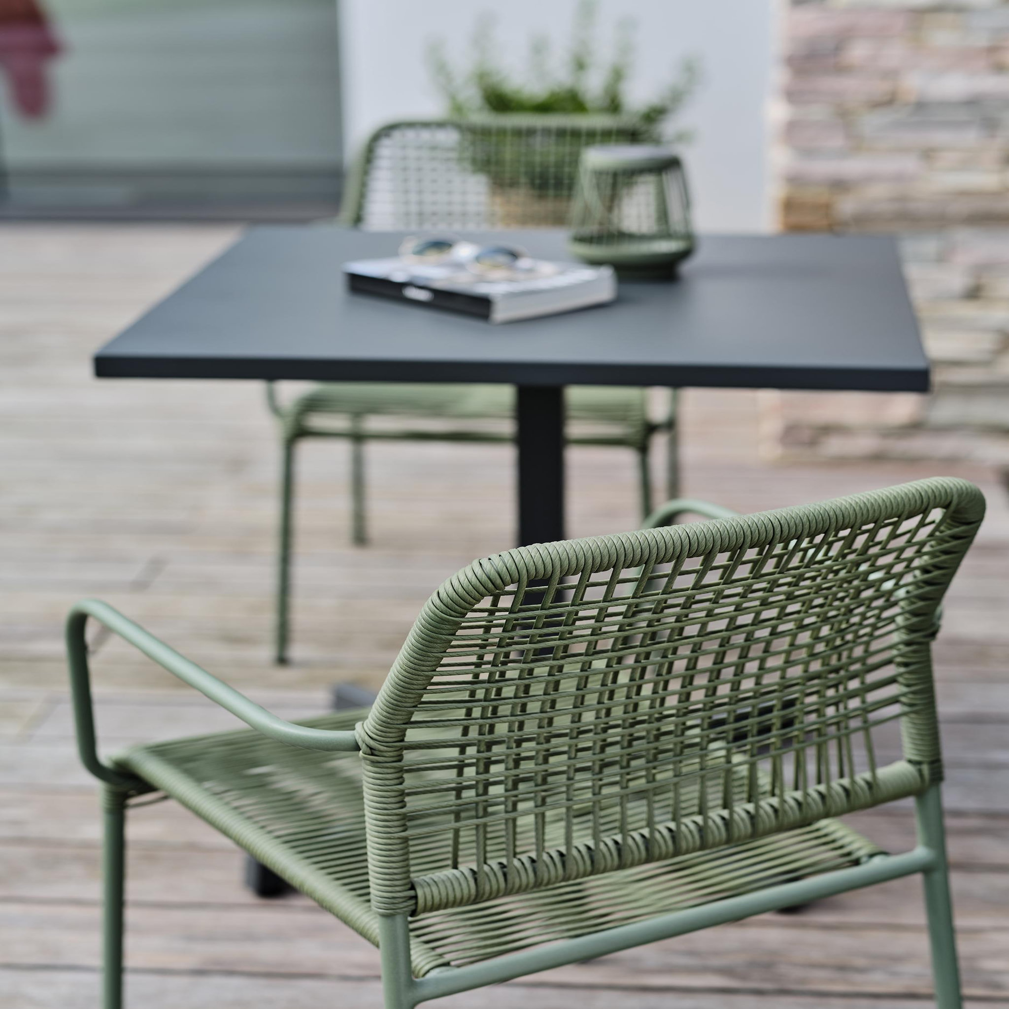 Voir la diapositive 3 : DCB GARDEN Ensemble repas de jardin en acier  (2 places)
