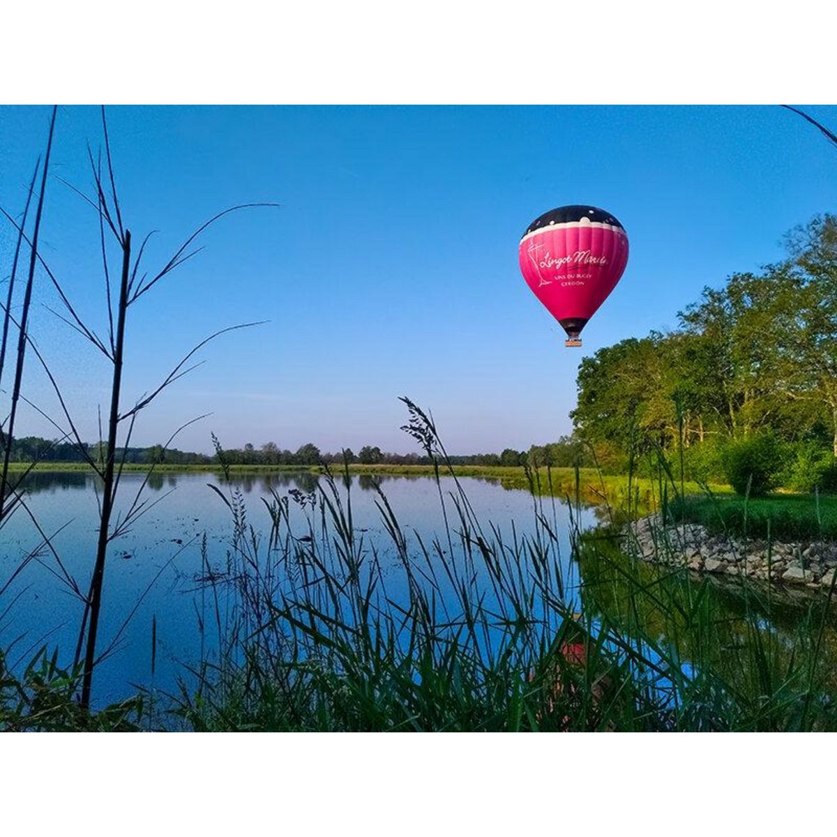 Smartbox Vol en montgolfière en week-end pour 2 personnes au-dessus des étangs de la Dombes - Coffret Cadeau Sport & Aventure