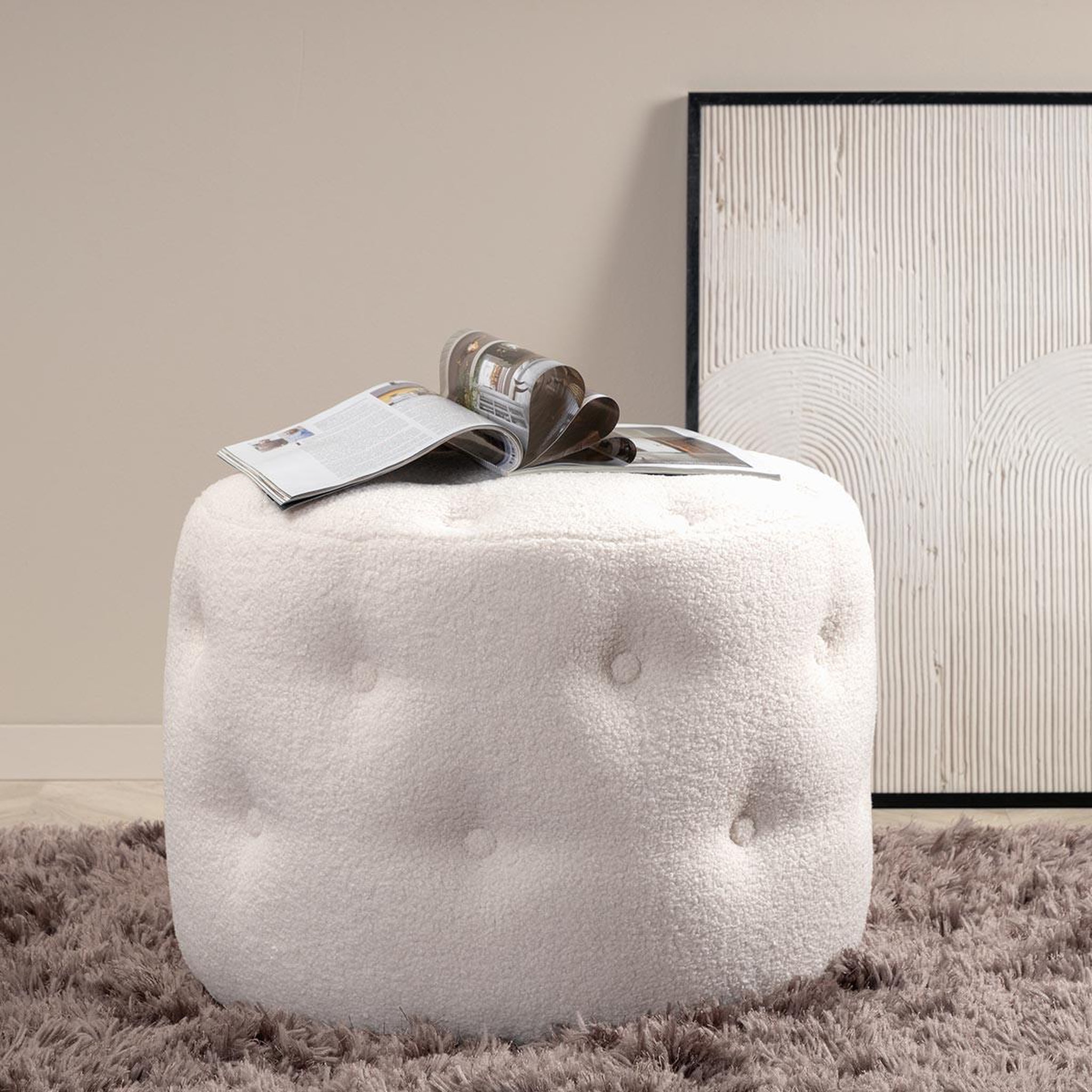 Voir la diapositive 2 : Paris Prix Pouf capitonné tissu bouclette  benjamin  55cm blanc