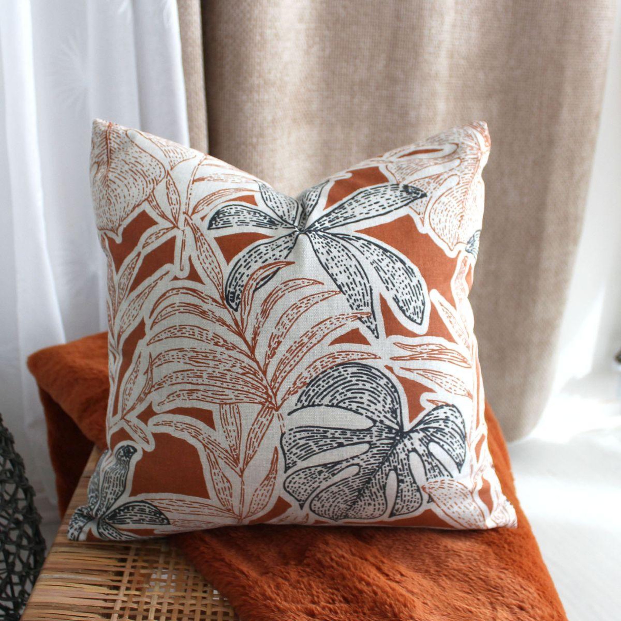 Voir la diapositive 3 : ENJOY HOME Coussin déco imprimé  casamance  40x40cm multicolore