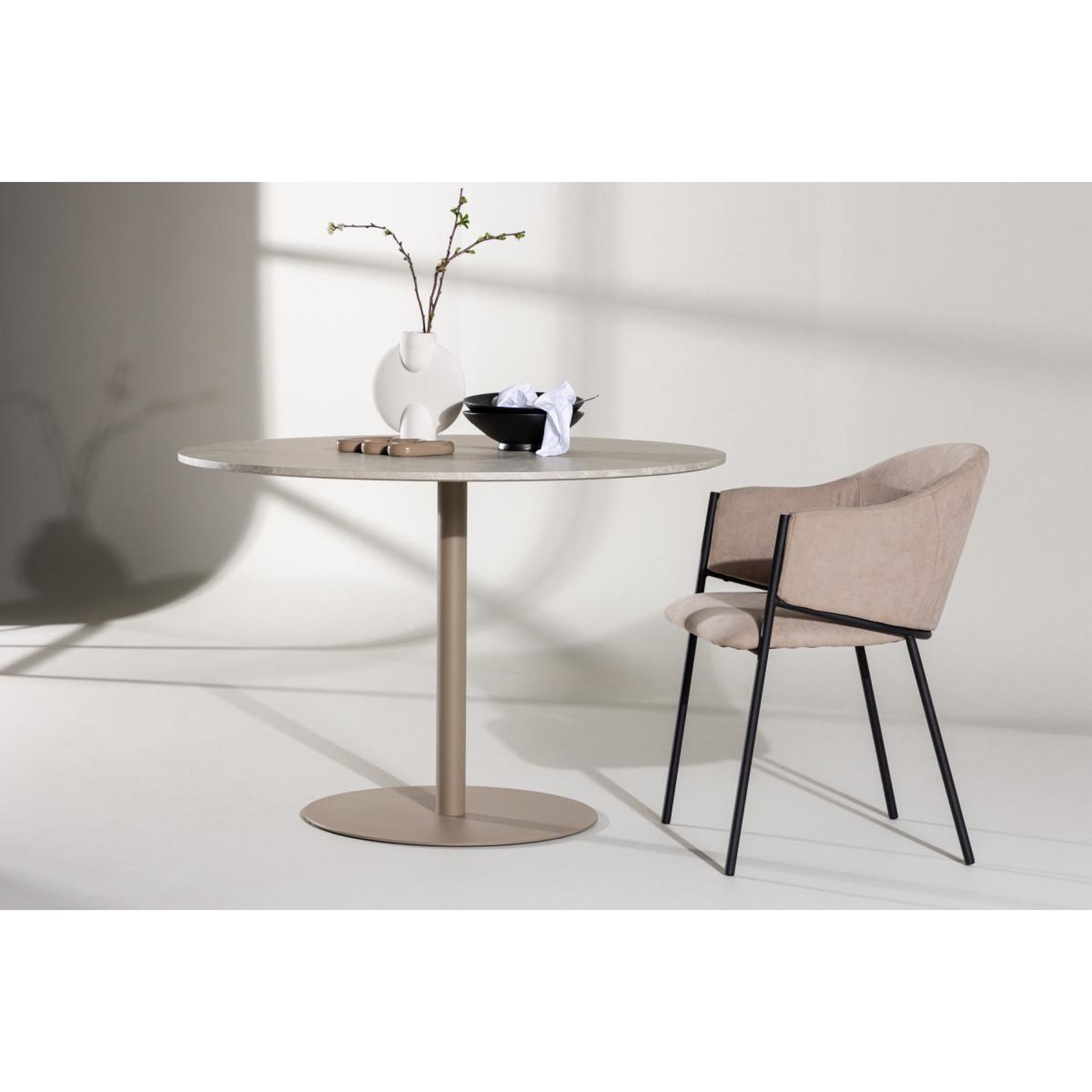 Voir la diapositive 6 : Paris Prix Table à manger effet marbre  lycke  110cm beige
