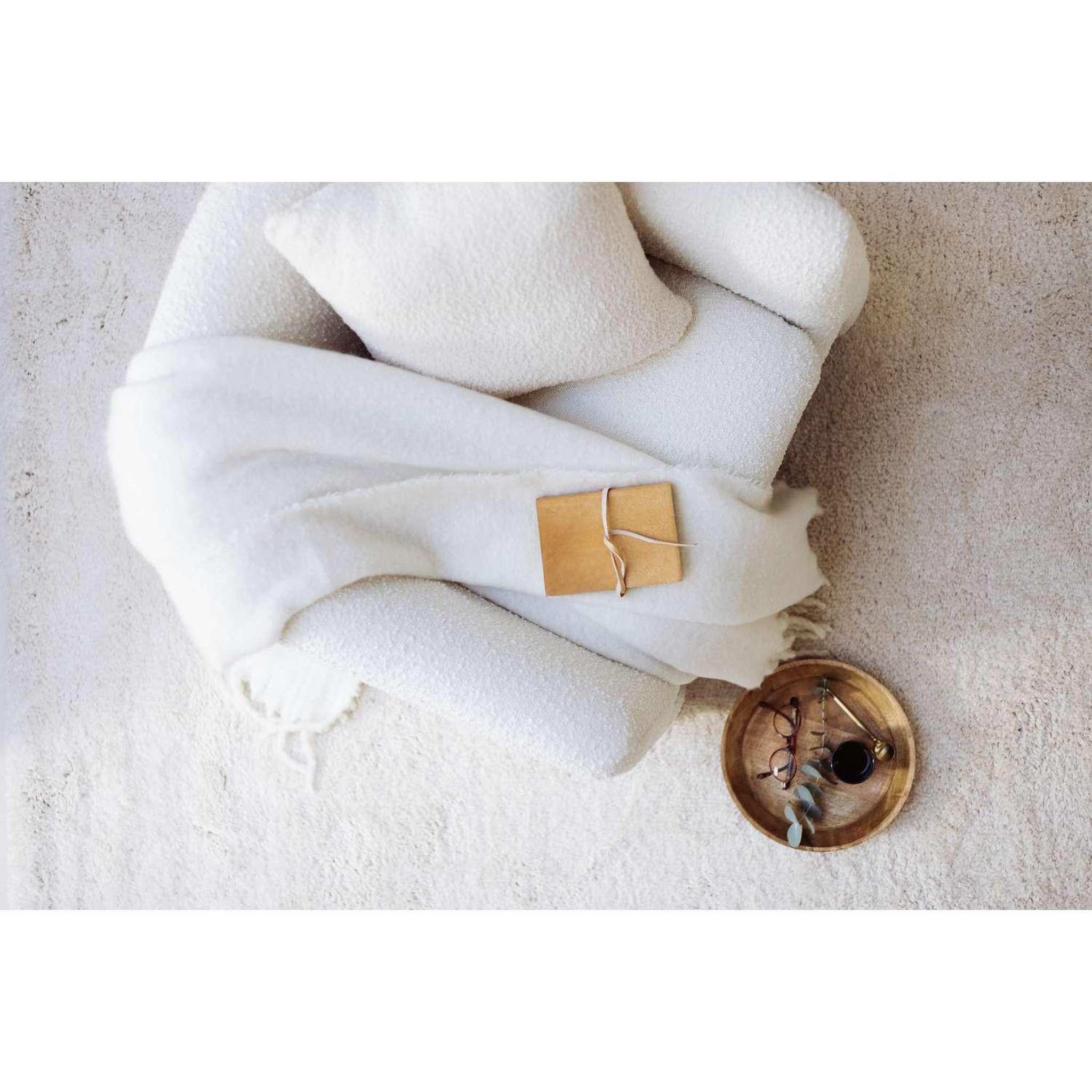 Voir la diapositive 2 : ATMOSPHERA Coussin déhoussable snowy - bouclette unie - 40 x 40 cm - ivoire