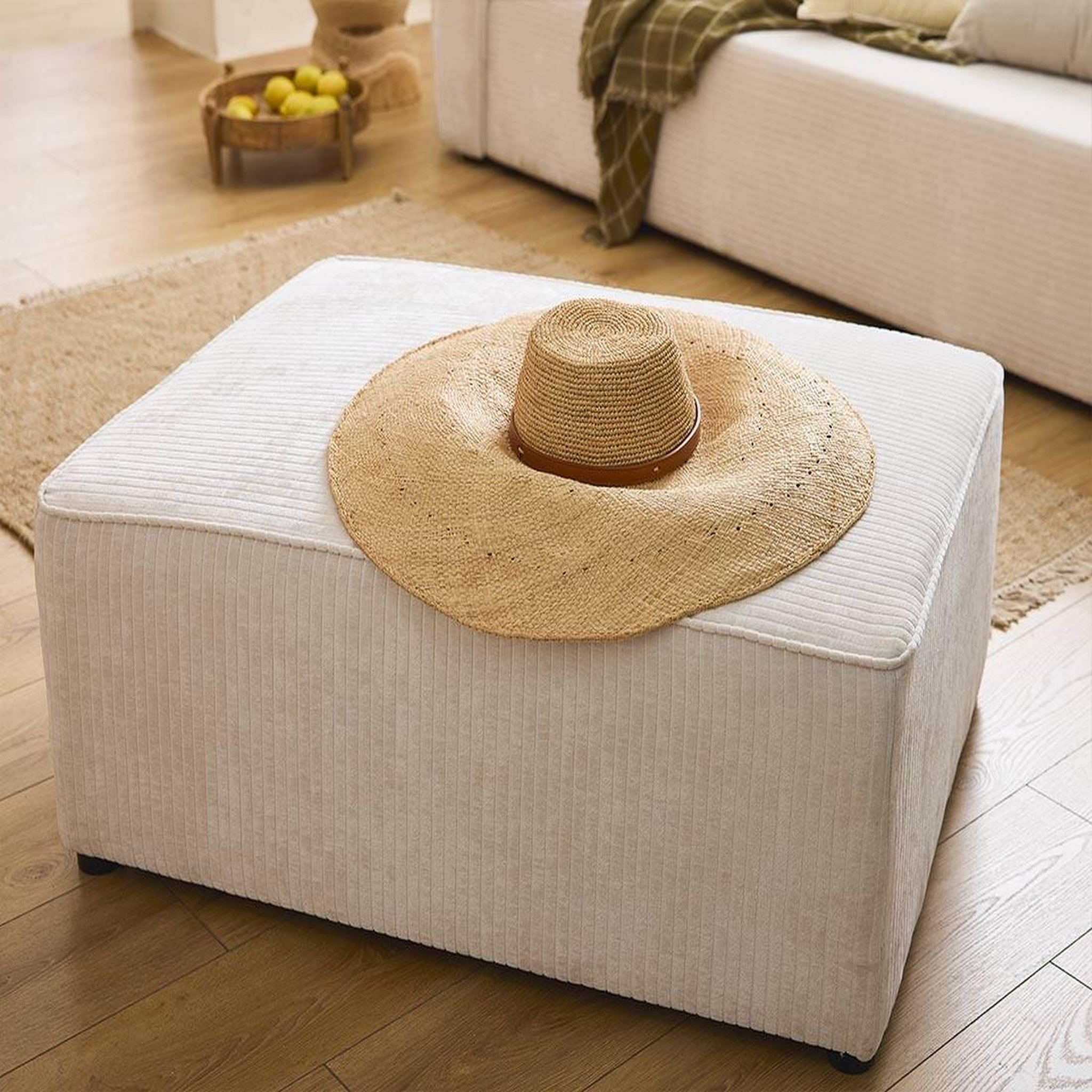 Voir la diapositive 2 : BEST MOBILIER Topaze - pouf - en velours côtelé plat
