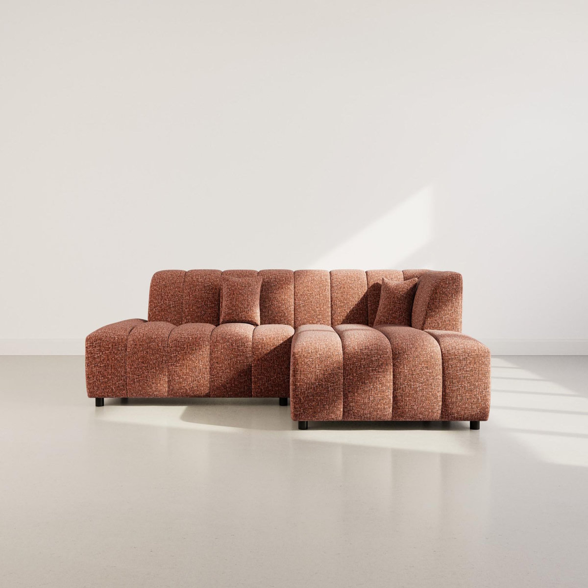 LISA DESIGN Curtis - canapé d'angle droit 4 places sans accoudoir en tissu texturé