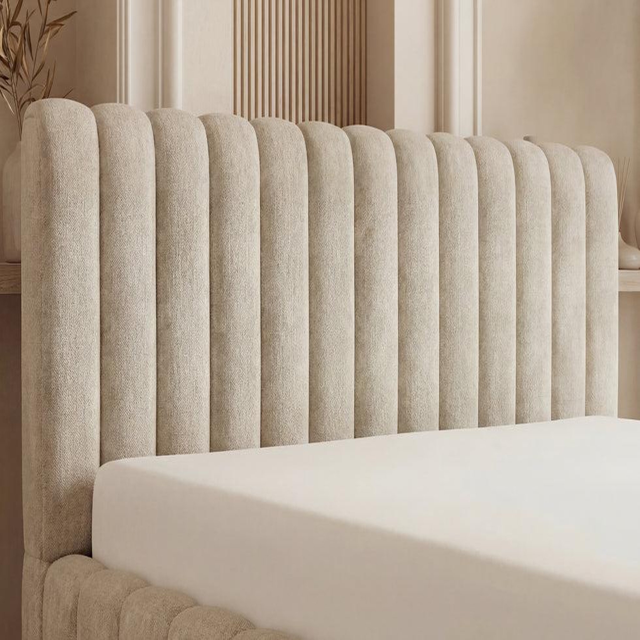 Voir la diapositive 6 : CASANOVA PARIS Estelle - lit coffre tissu bouclette