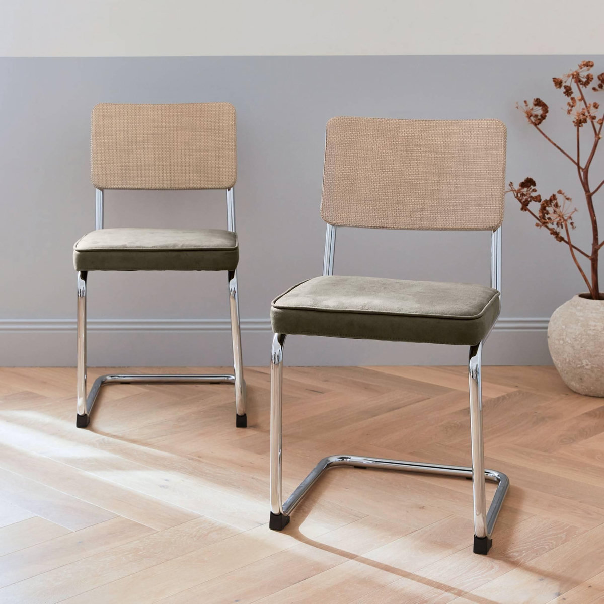 SWEEEK 2 chaises cantilever - Maja - tissu kaki et résine effet rotin. 46 x 54.5 x 84.5cm