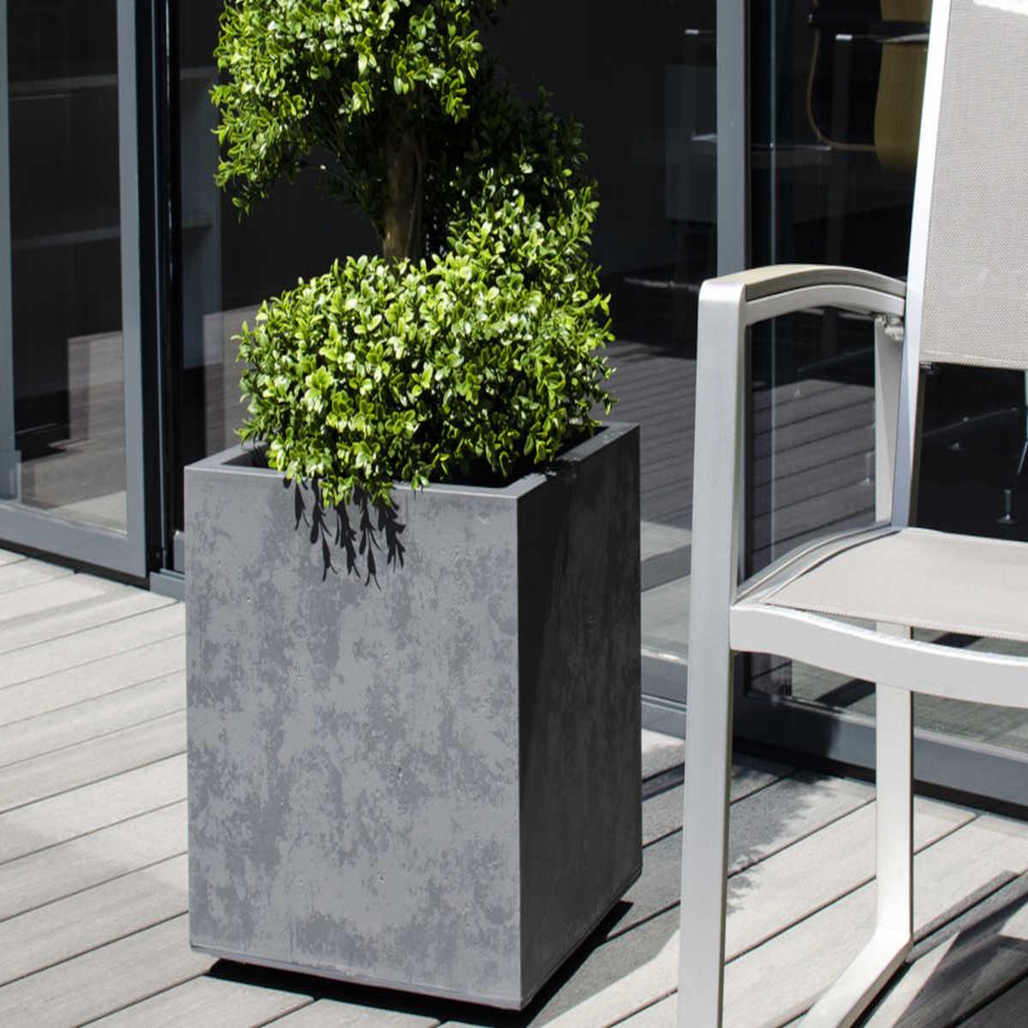 Voir la diapositive 2 : Eda Pot de fleur carré basalt 39,5 x h.43,5 cm - gris anthracite - eda