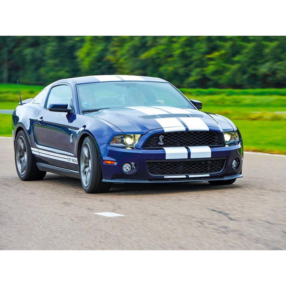 Smartbox Stage de pilotage : 2 tours sur le circuit de Magny-Cours en Ford Mustang Shelby GT500 - Coffret Cadeau Sport & Aventure