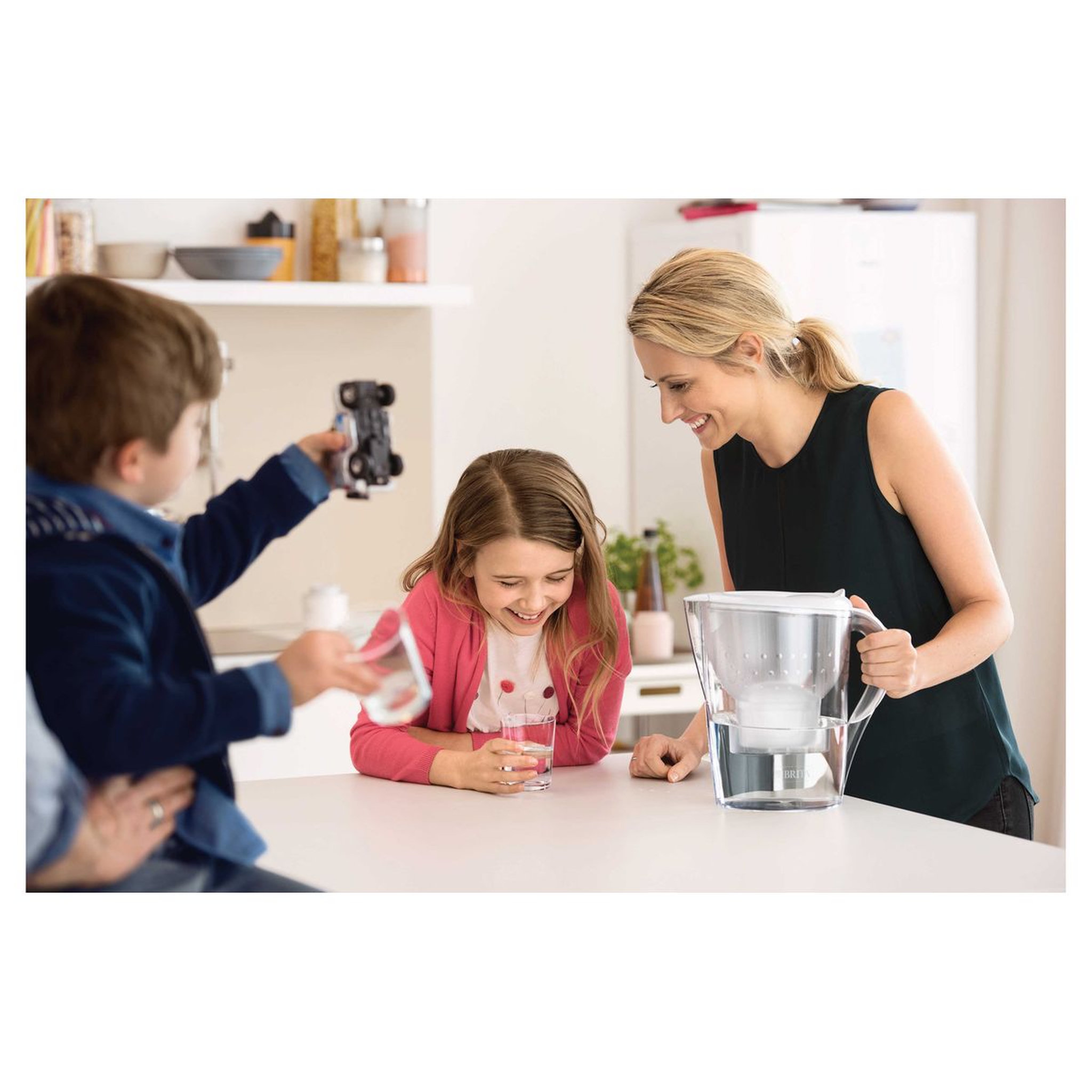 Voir la diapositive 4 : BRITA Carafe filtrante MARELLA Blanche + 2 cartouches MAXTRA+