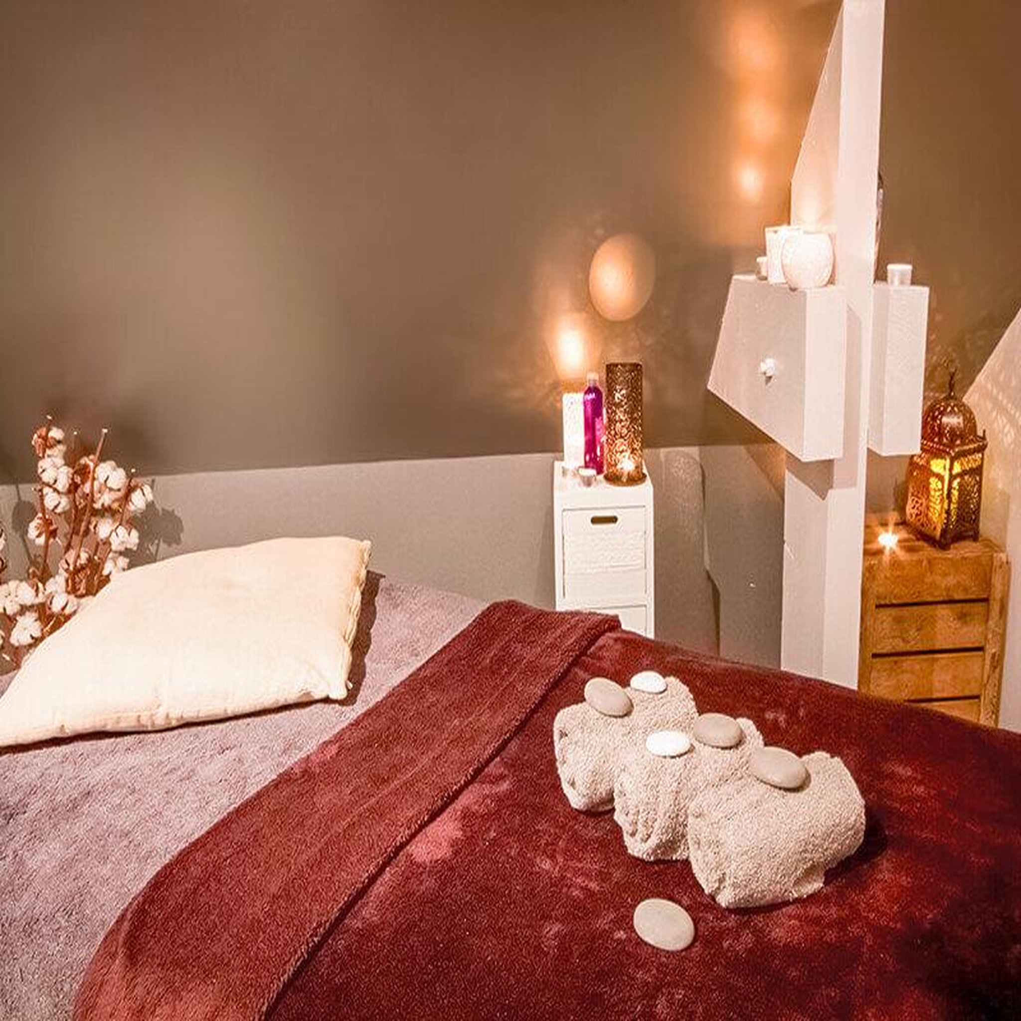 Voir la diapositive 2 : Smartbox Noël bien-être : 1 massage avec accès au spa - coffret cadeau bien-être